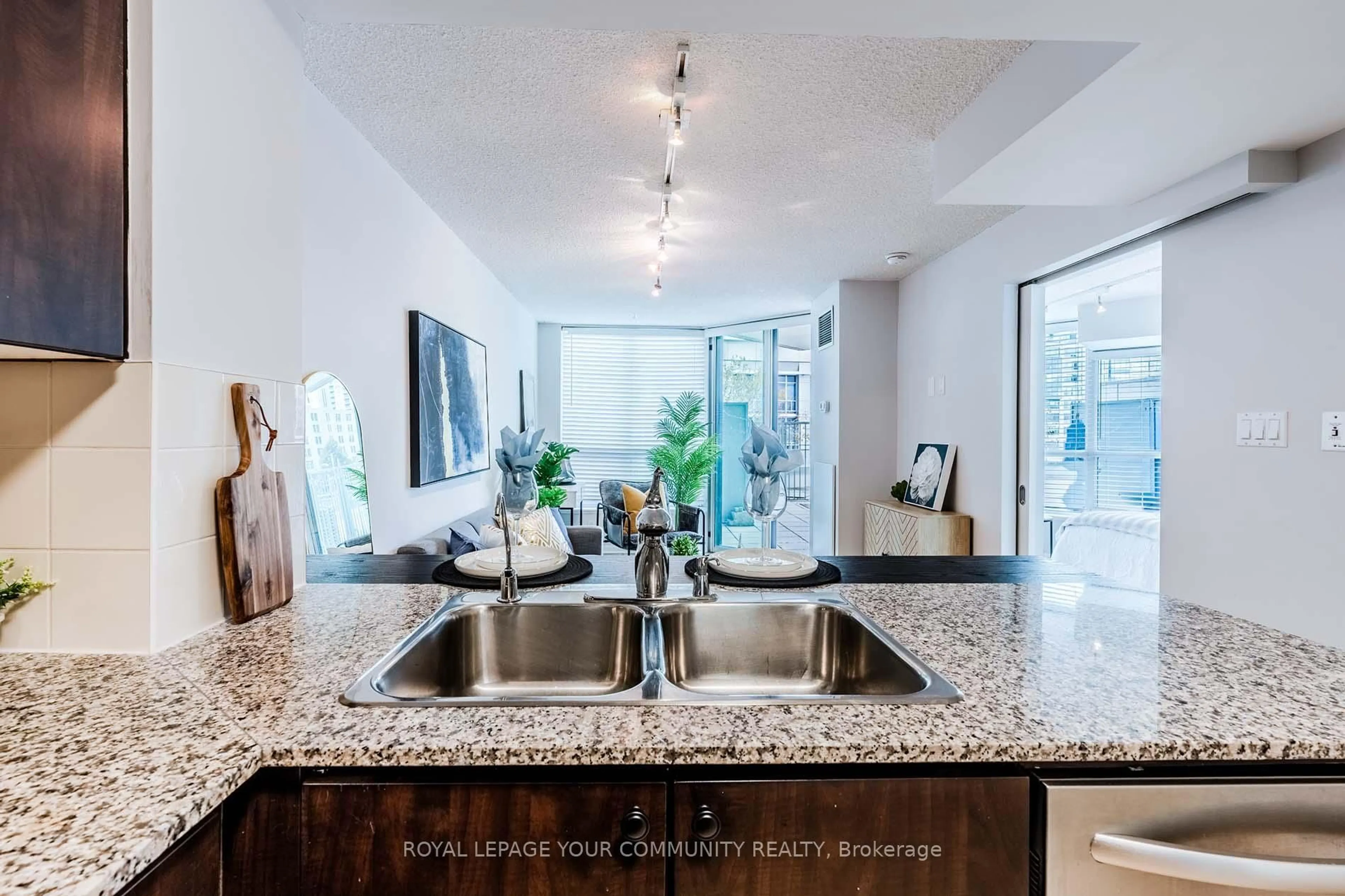 Open concept kitchen, ceramic/tile floor for 228 Queens Quay #205, Toronto Ontario M5J 2X1