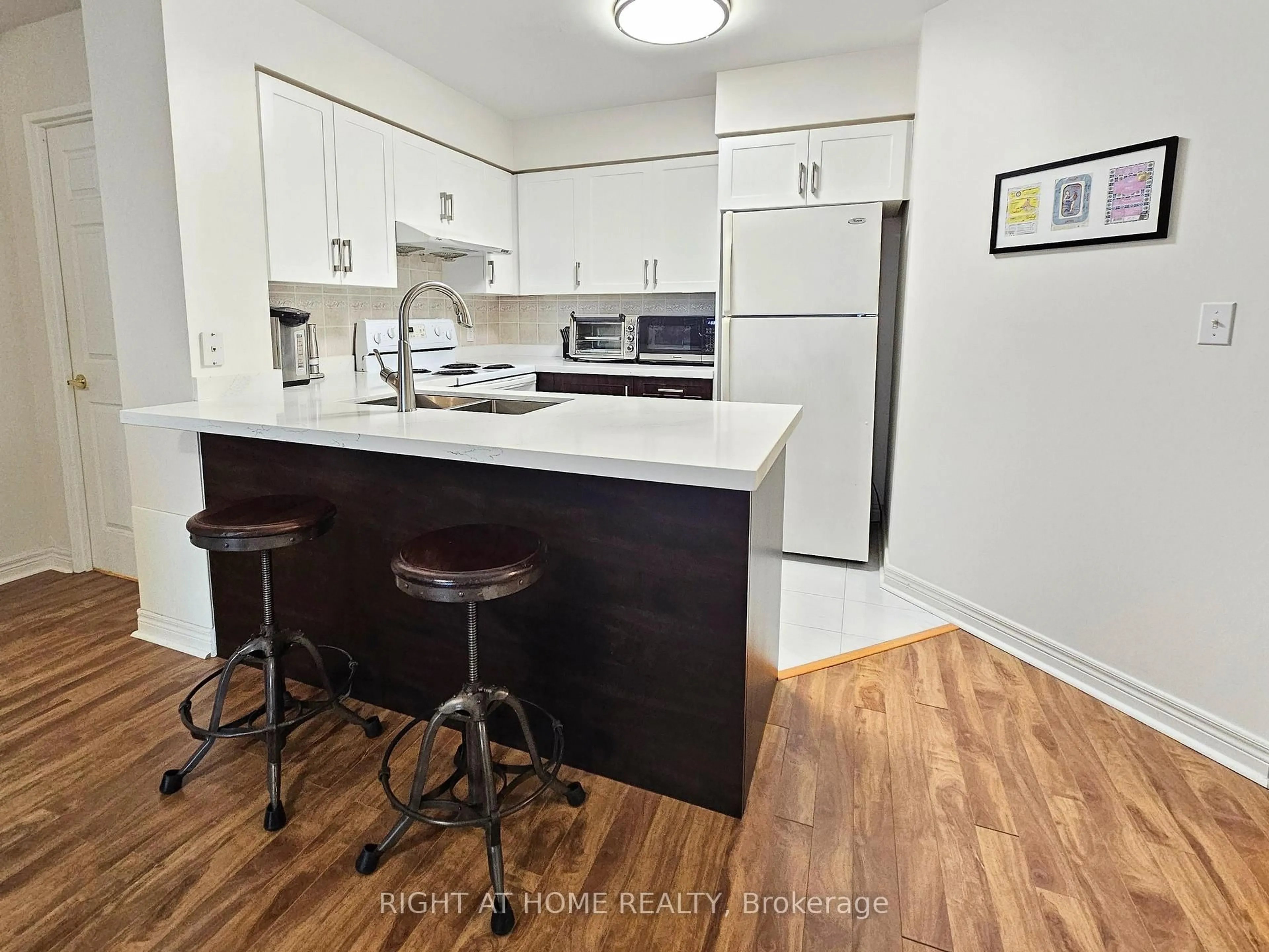 Standard kitchen, wood/laminate floor for 23 Hollywood Ave #1511, Toronto Ontario M2N 7L8