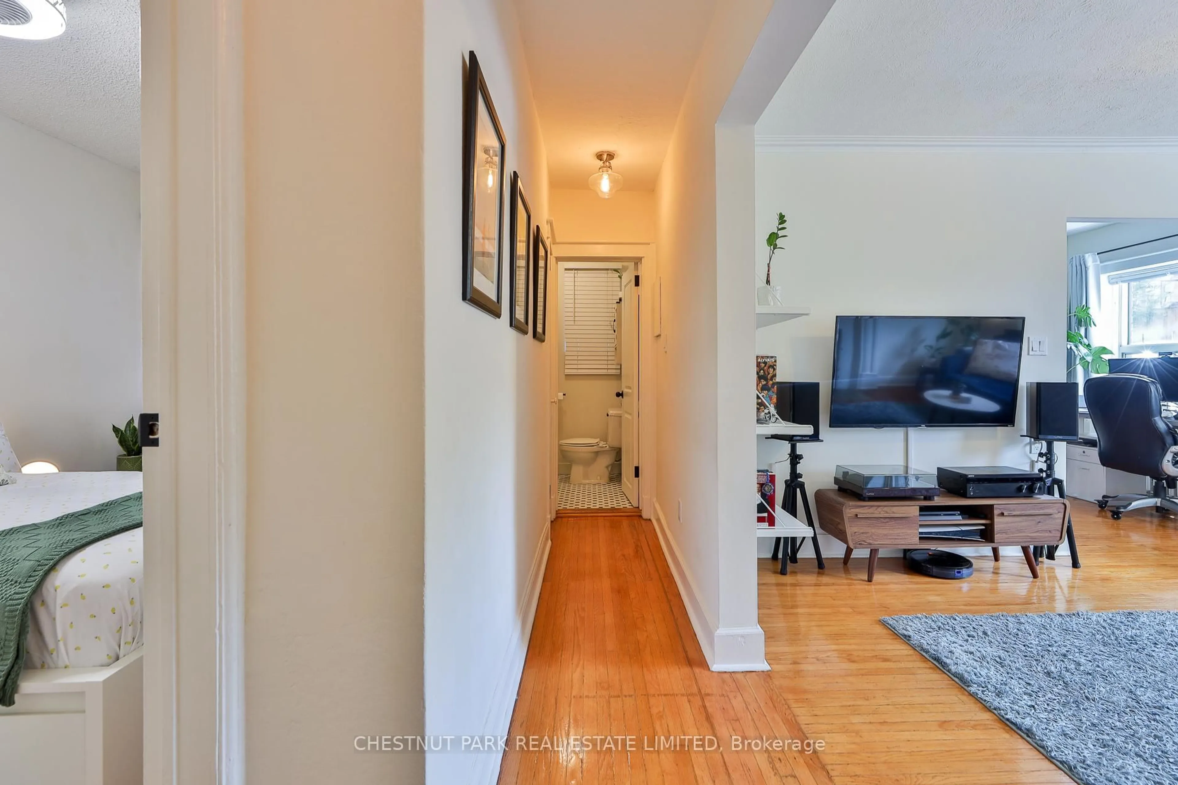 Indoor entryway for 1648 Bathurst St #5, Toronto Ontario M5P 3J7