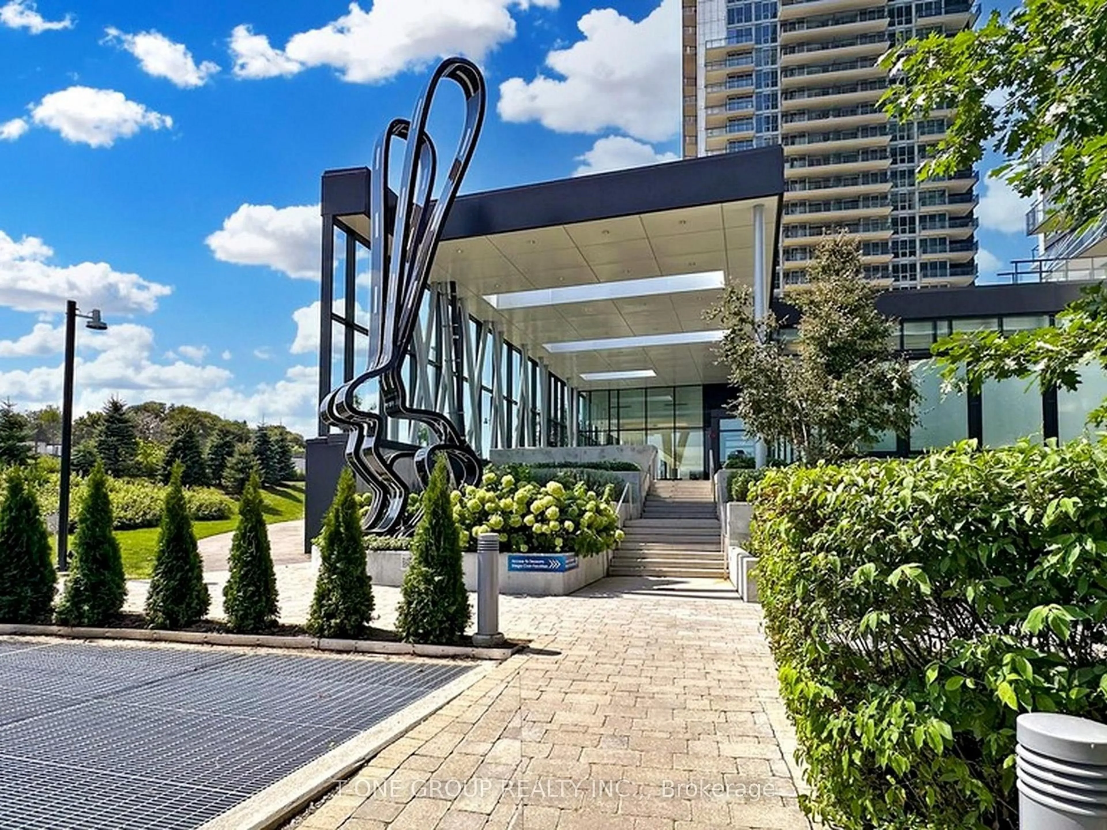 Indoor foyer for 117 Mcmahon Dr #1203, Toronto Ontario M2K 2X9