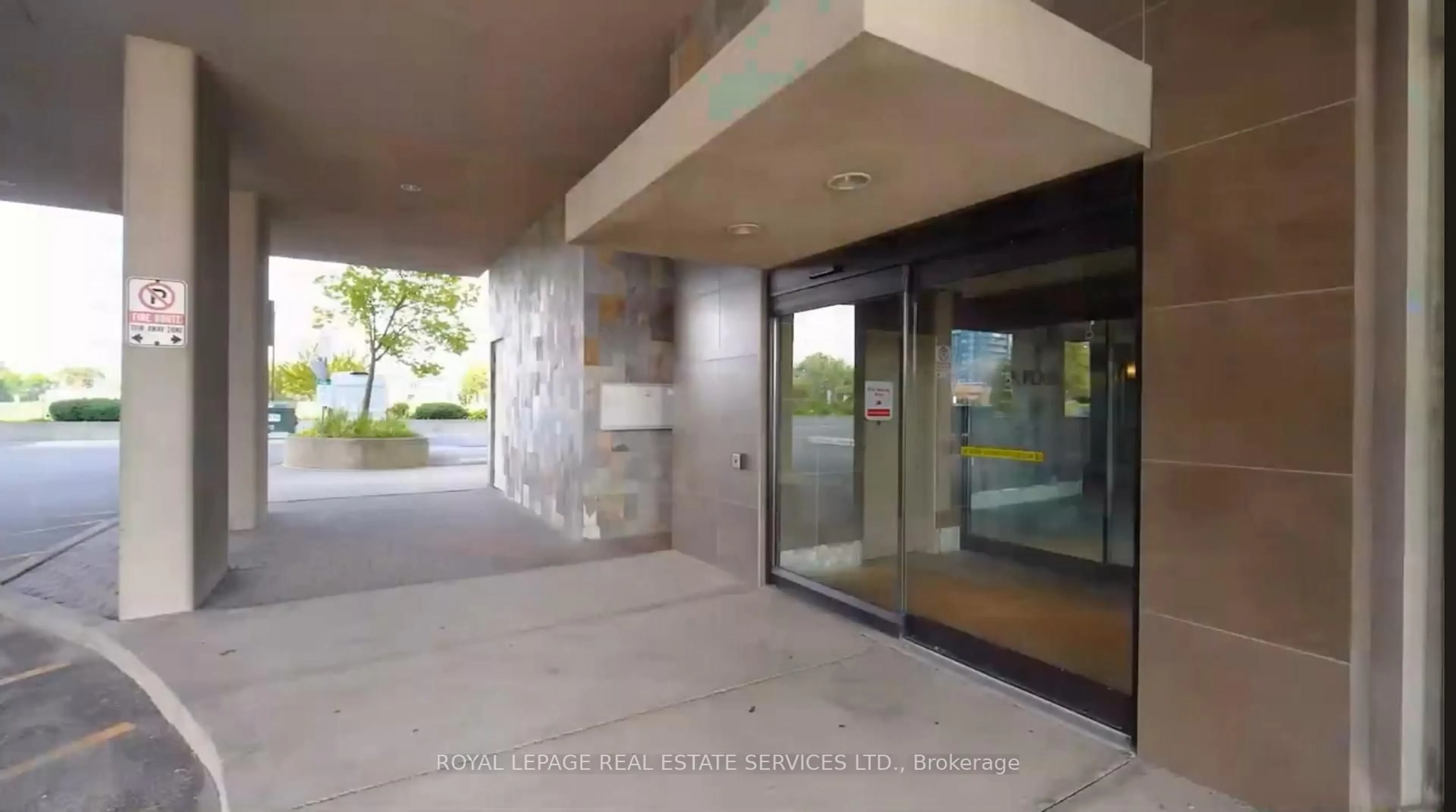 Indoor foyer for 1030 Sheppard Ave #906, Toronto Ontario M3H 6C1