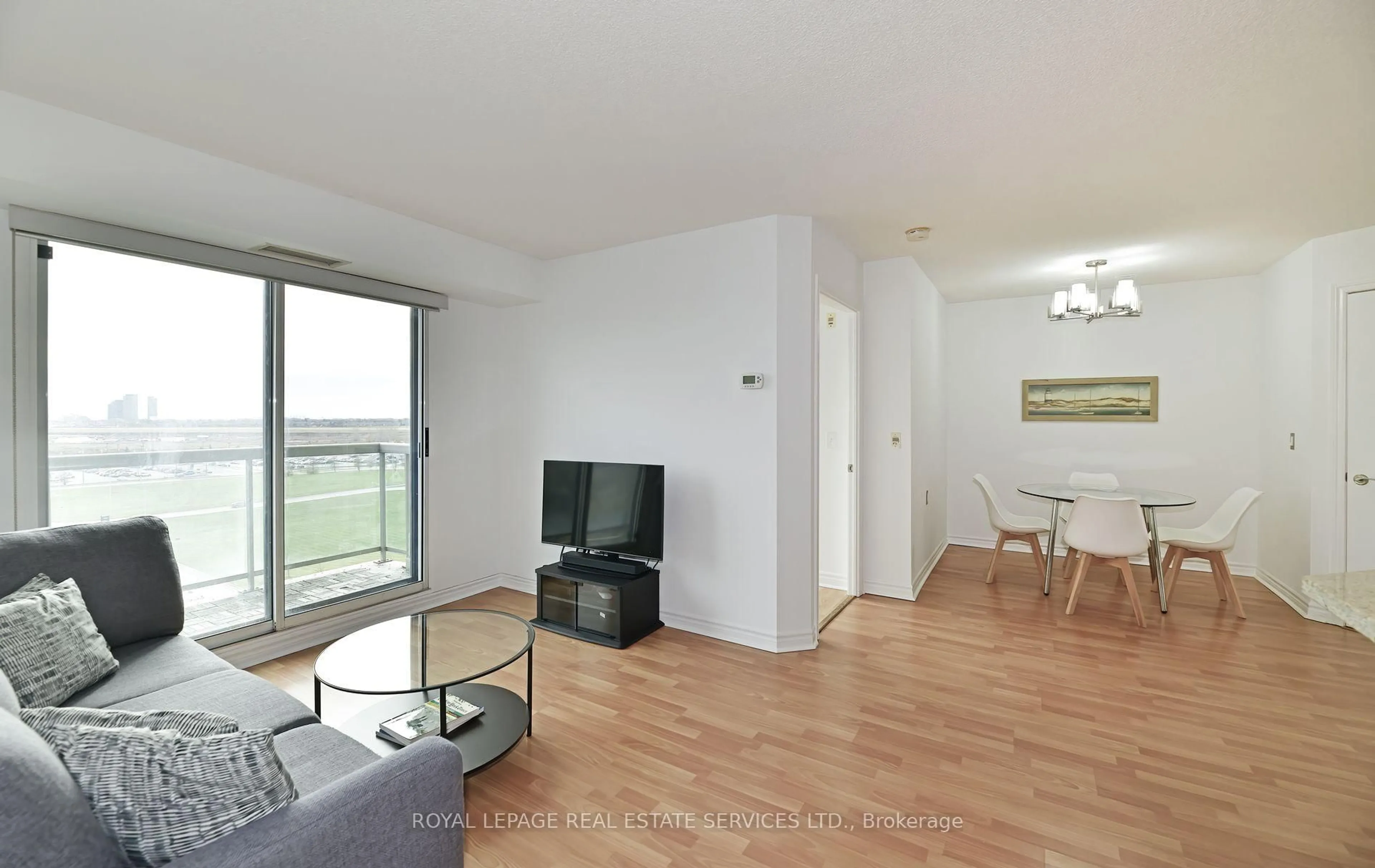 Living room with furniture, wood/laminate floor for 1030 Sheppard Ave #906, Toronto Ontario M3H 6C1