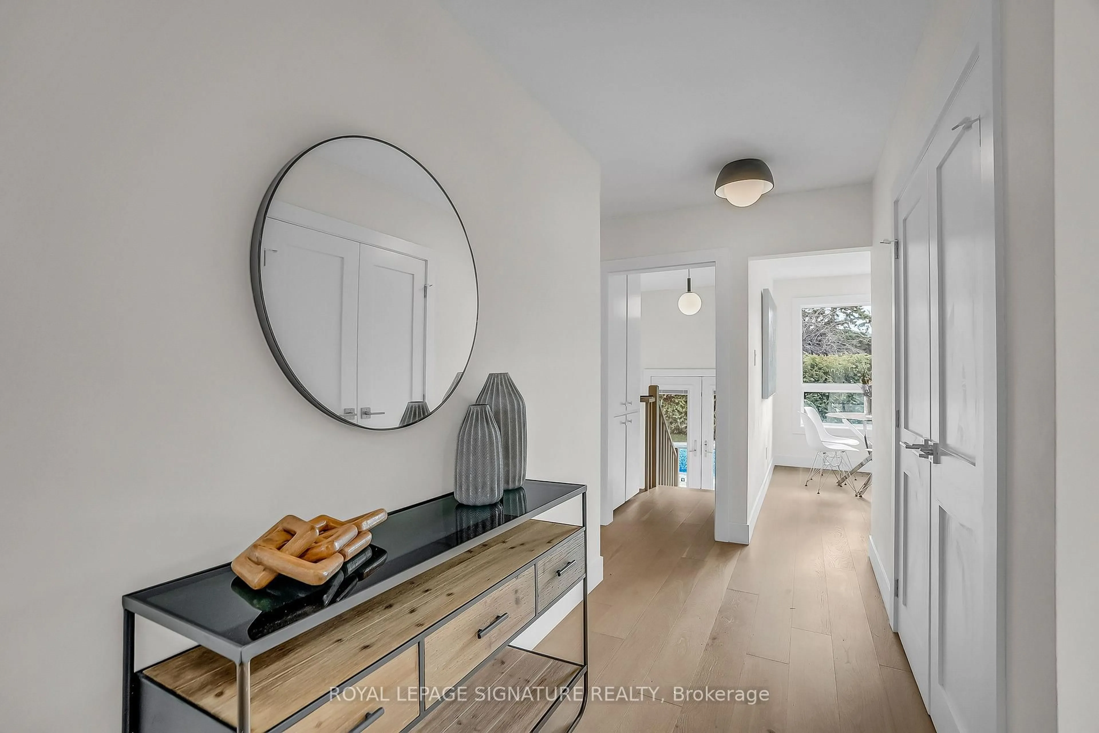 Indoor entryway for 15 Oldborough Circ, Toronto Ontario M2J 3A1