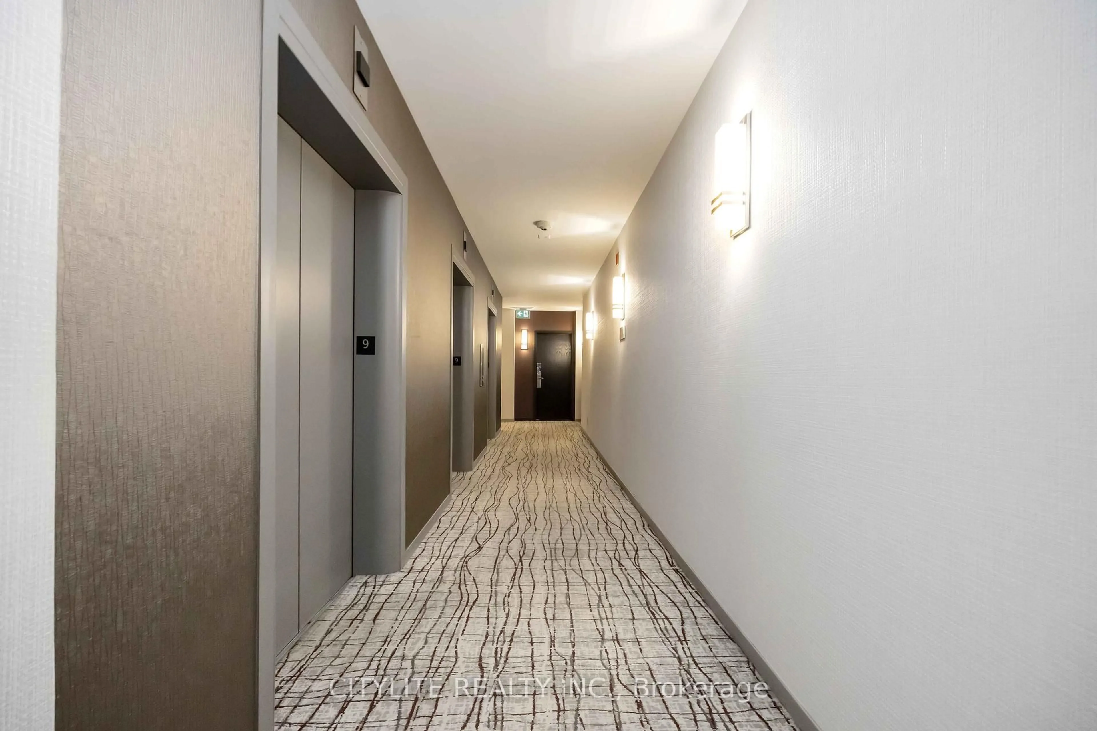 Indoor foyer for 1901 Yonge St #902, Toronto Ontario M4S 1Y6