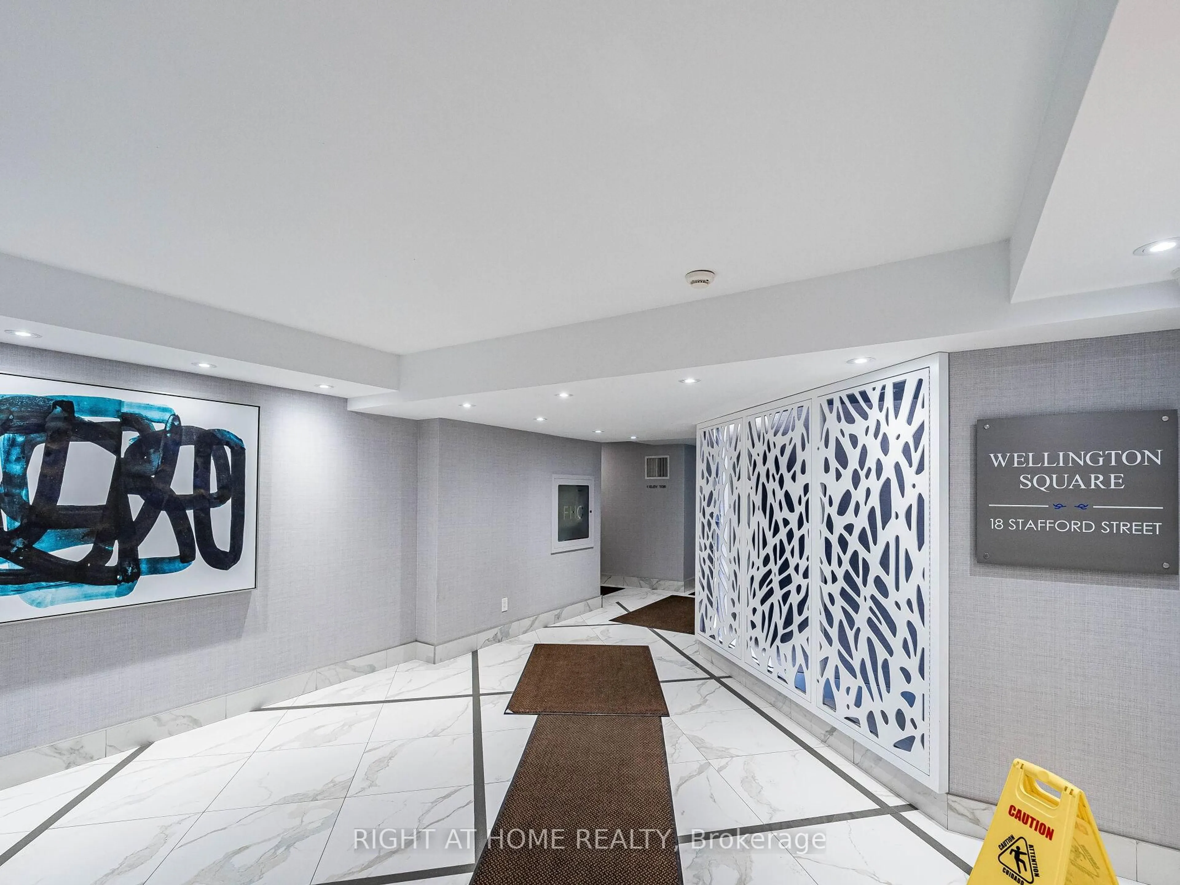 Indoor foyer for 18 Stafford St #602, Toronto Ontario M5V 3W4