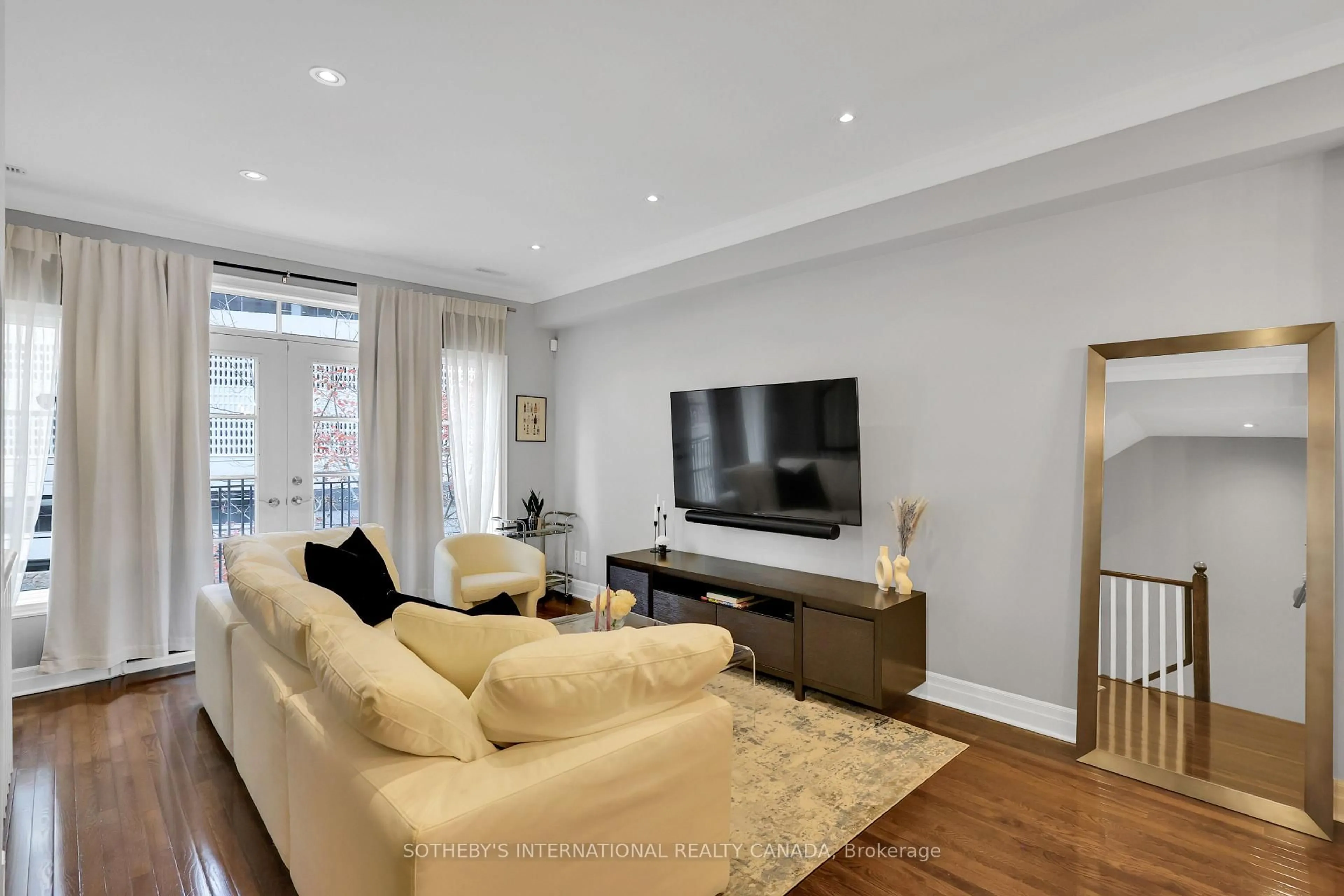 Living room with furniture, wood/laminate floor for 45 Pleasant Blvd, Toronto Ontario M4T 1K2