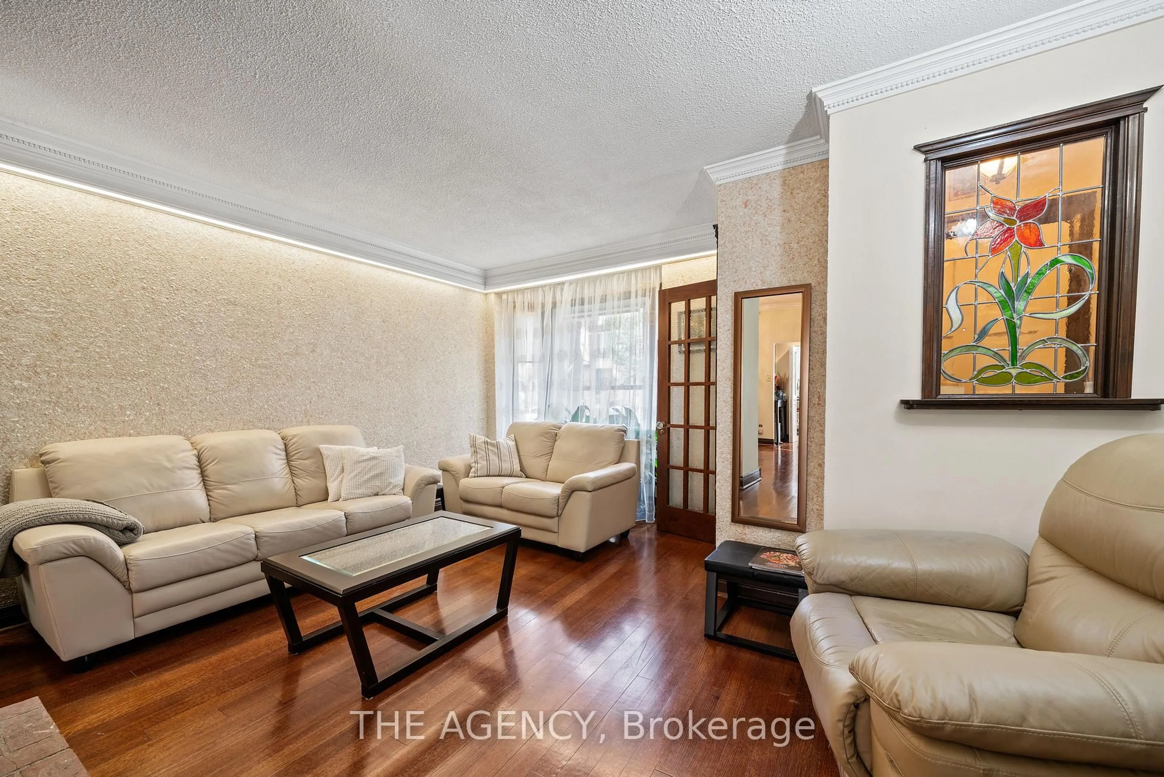 Living room with furniture, wood/laminate floor for 111 Seaton St, Toronto Ontario M5A 2T2