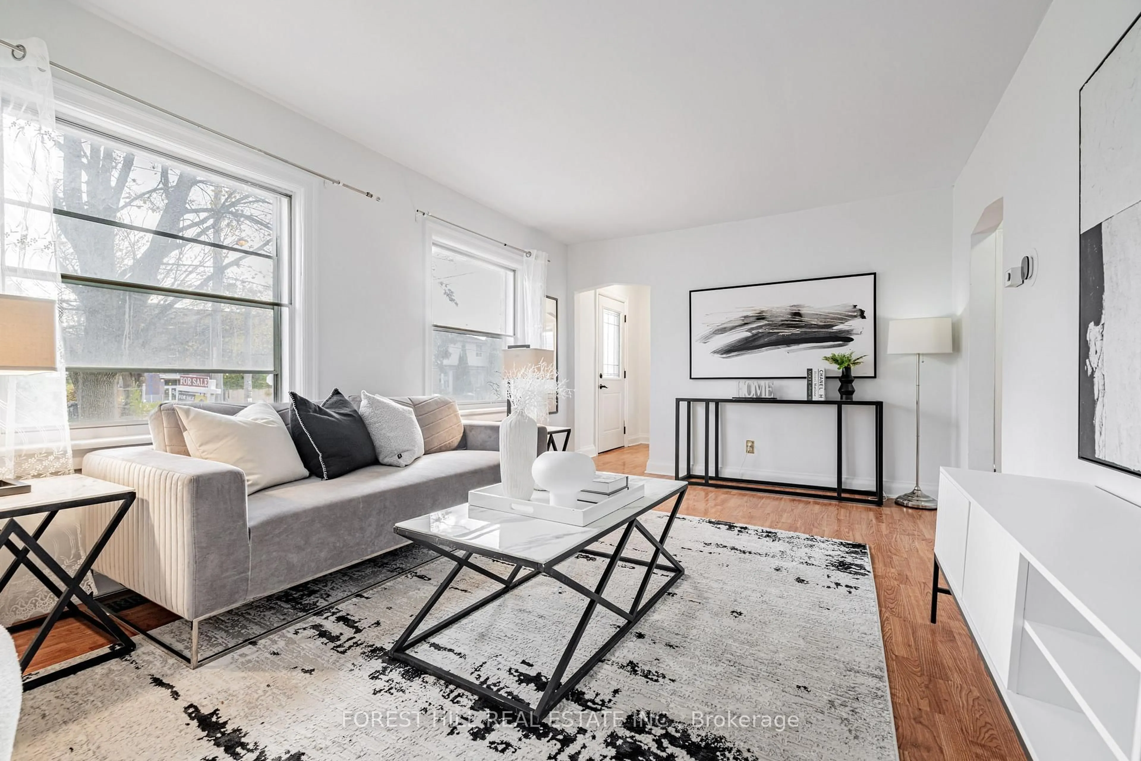 Living room with furniture, unknown for 174 Avondale Ave, Toronto Ontario M2N 2V5