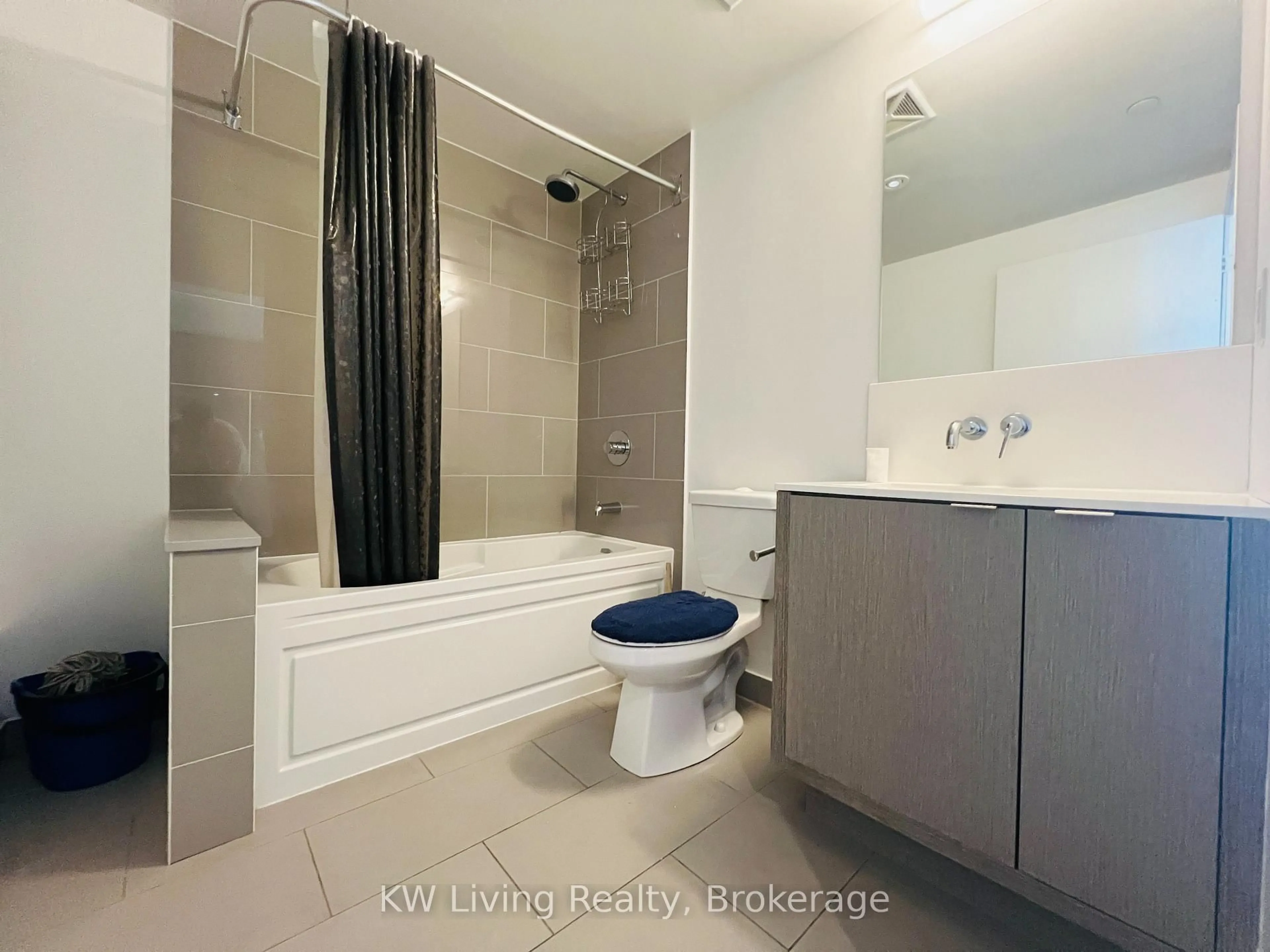 Standard bathroom, unknown for 88 Harbour St #5008, Toronto Ontario M5J 0C3