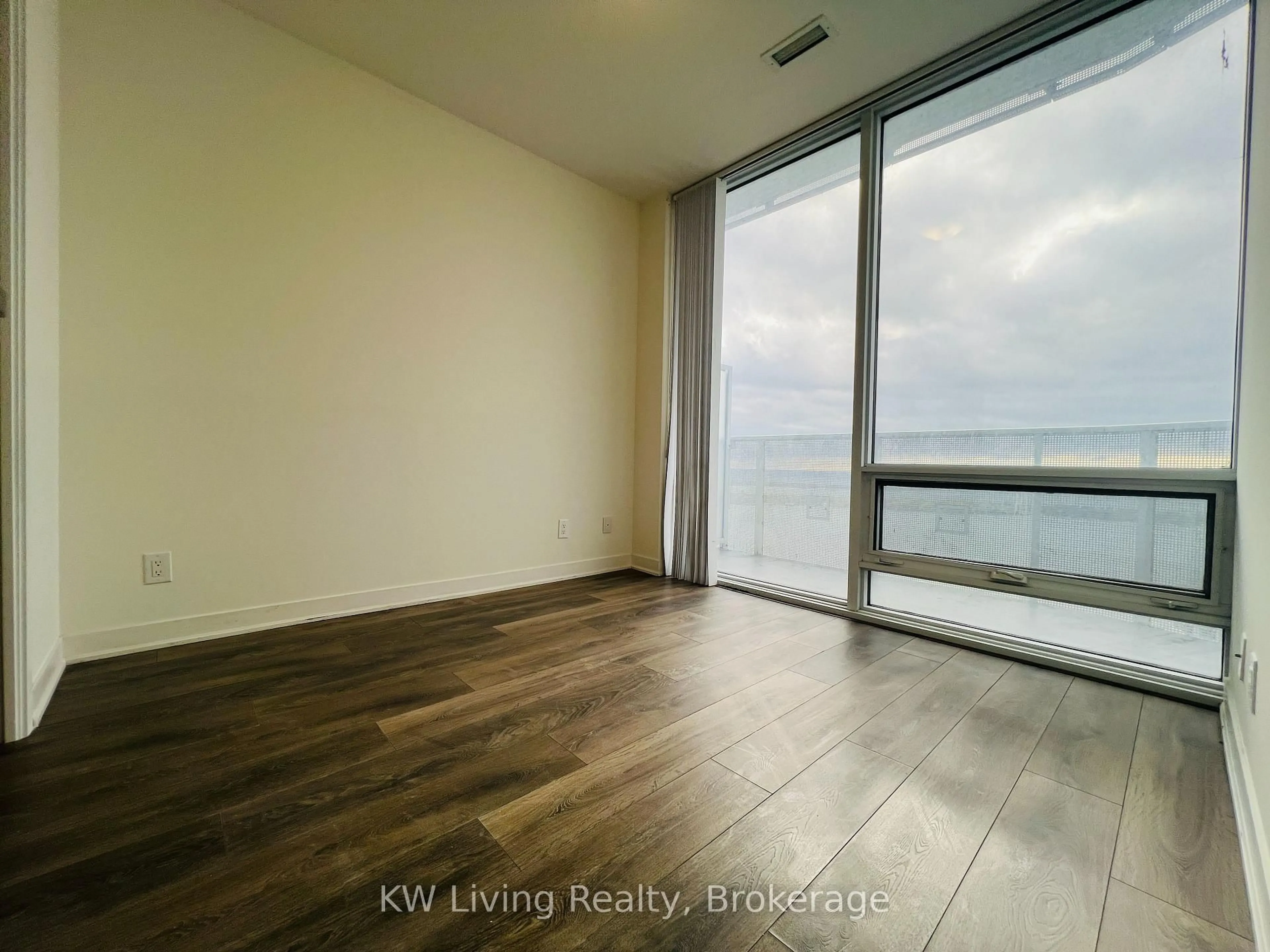 A pic of a room for 88 Harbour St #5008, Toronto Ontario M5J 0C3