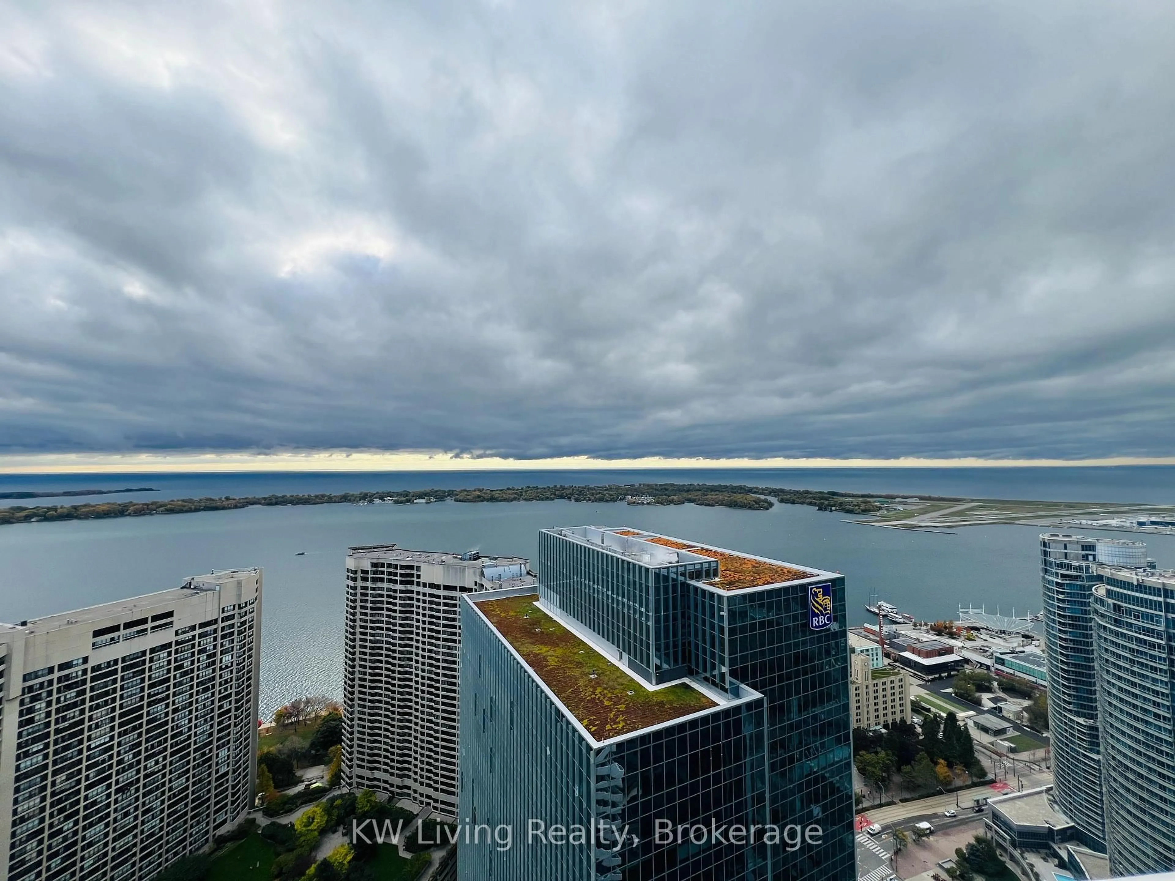A pic from outside/outdoor area/front of a property/back of a property/a pic from drone, city buildings view from balcony for 88 Harbour St #5008, Toronto Ontario M5J 0C3