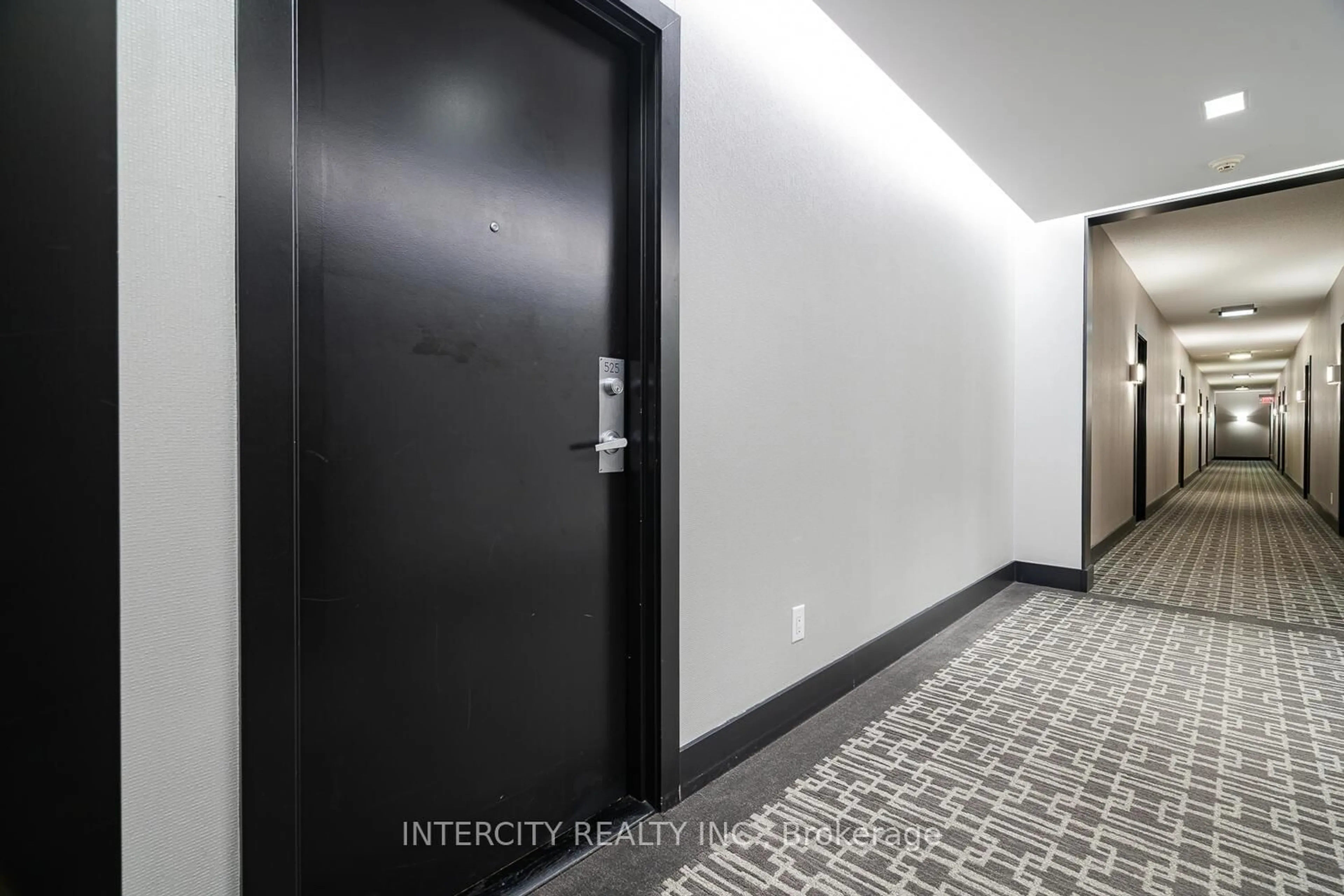 Indoor entryway for 2885 Bayview Ave #525, Toronto Ontario M2K 0A3