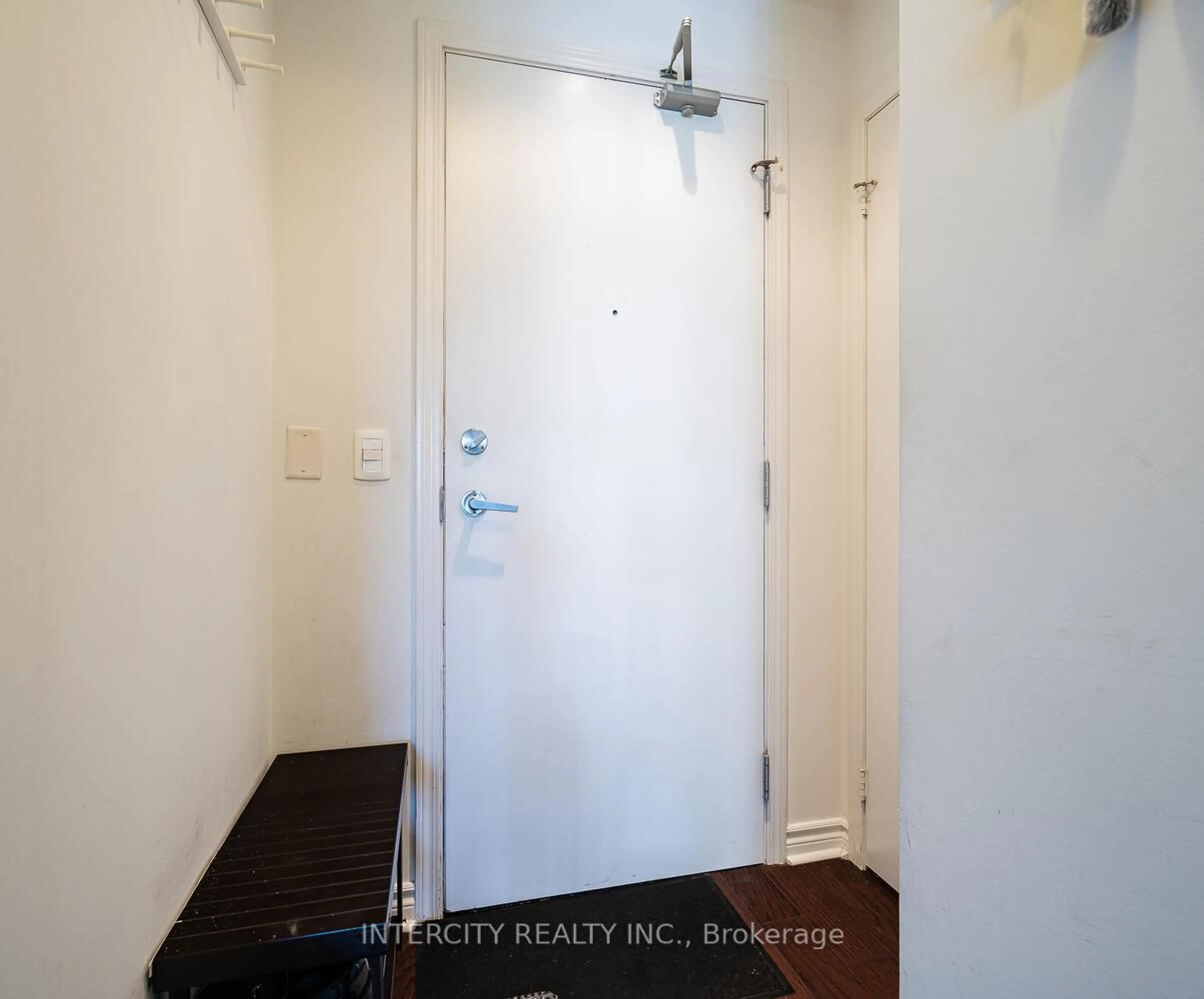 Indoor entryway for 2885 Bayview Ave #525, Toronto Ontario M2K 0A3