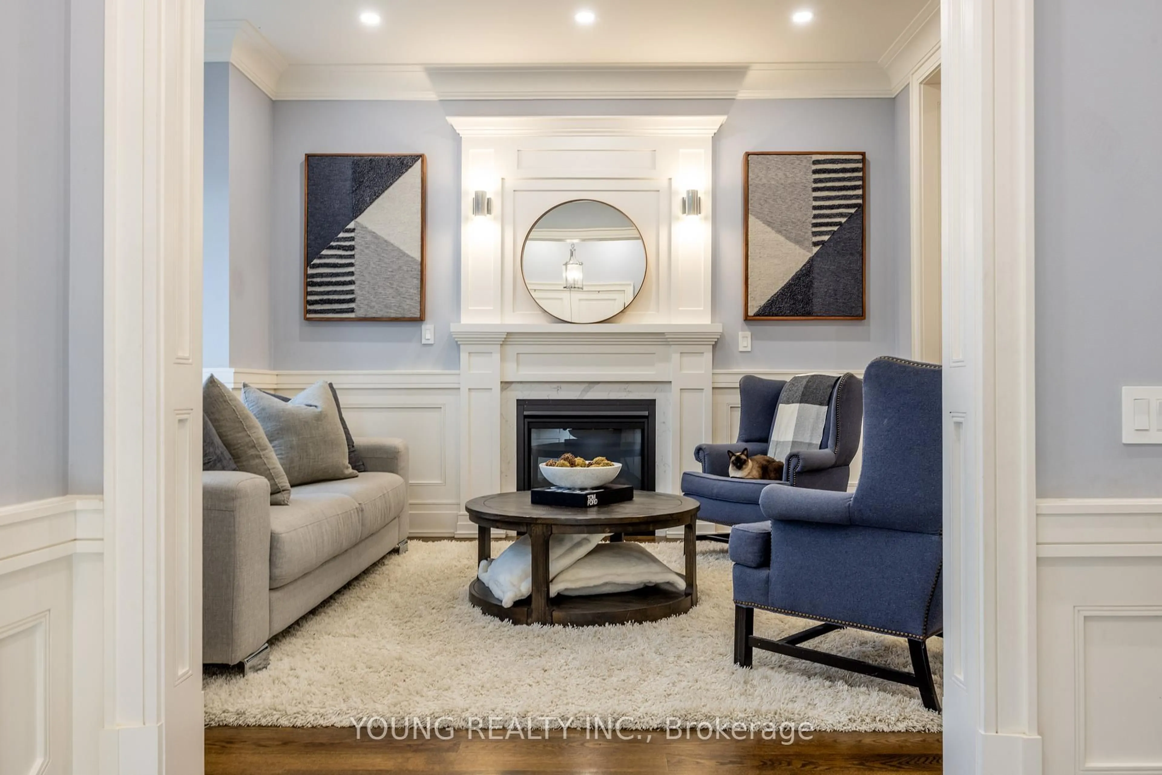 Living room with furniture, unknown for 317 Sutherland Dr, Toronto Ontario M4G 1J6