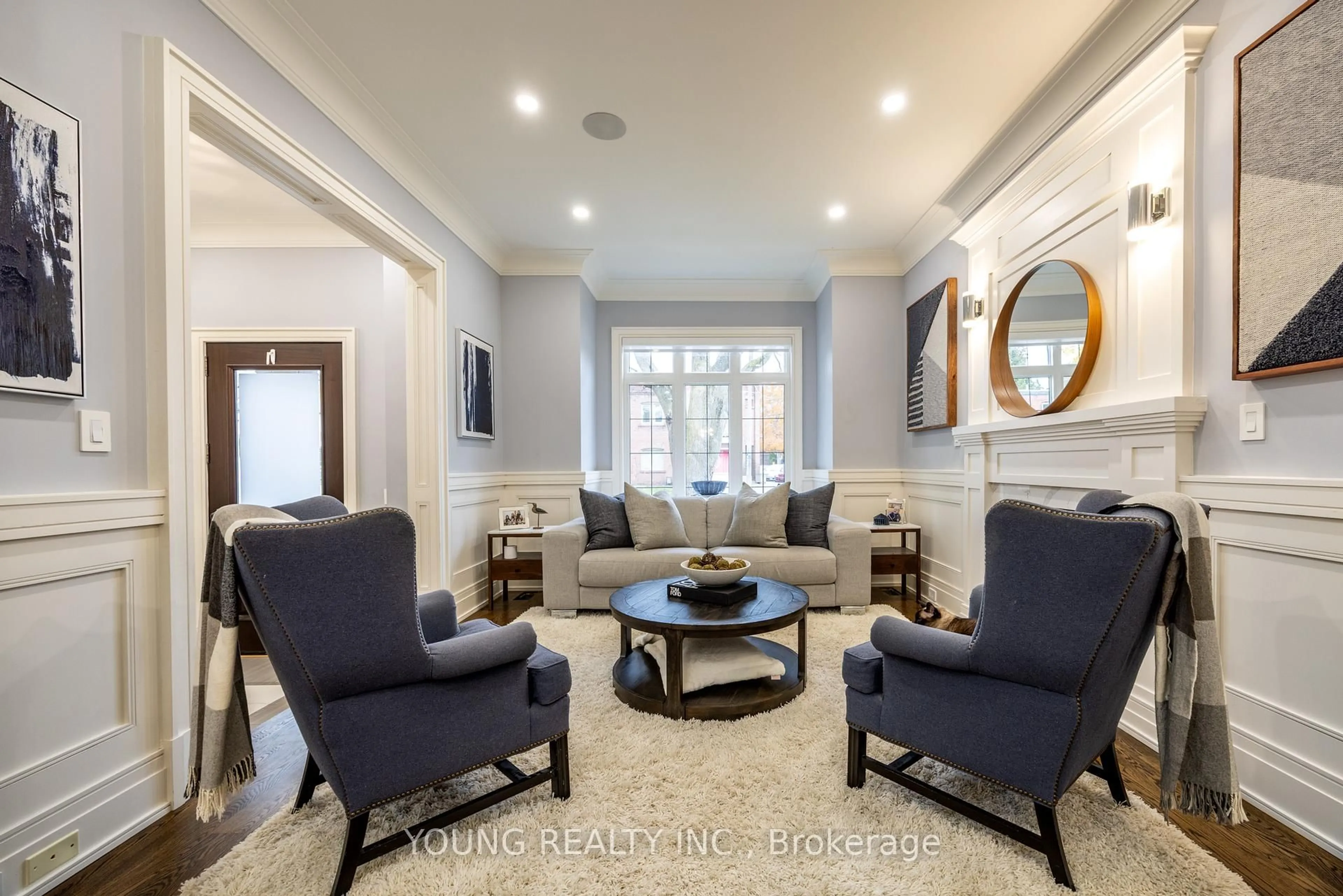 Living room with furniture, unknown for 317 Sutherland Dr, Toronto Ontario M4G 1J6