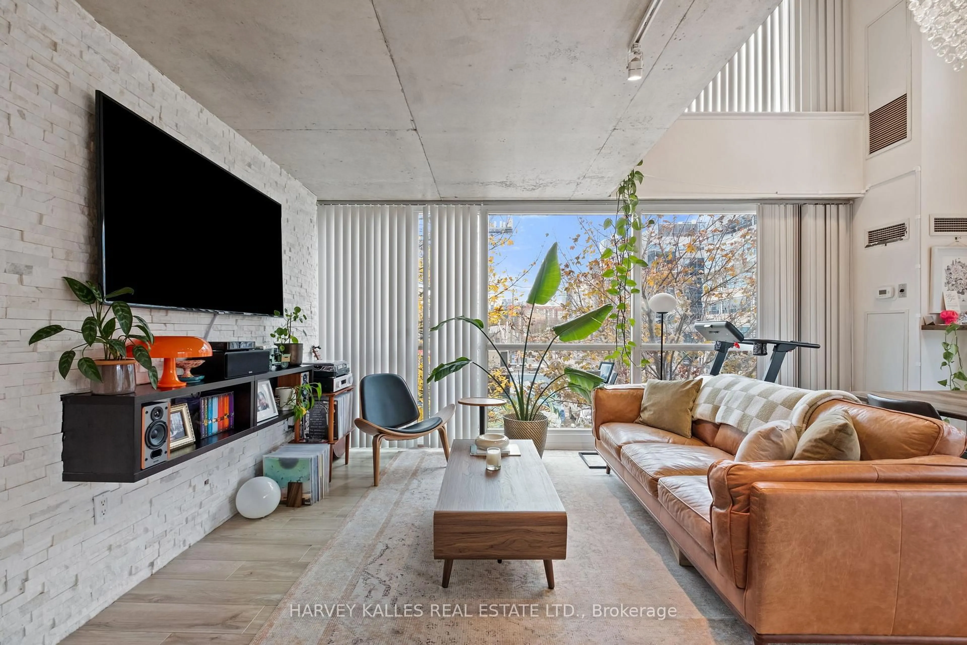 Living room with furniture, unknown for 954 King St #314, Toronto Ontario M6K 3L9