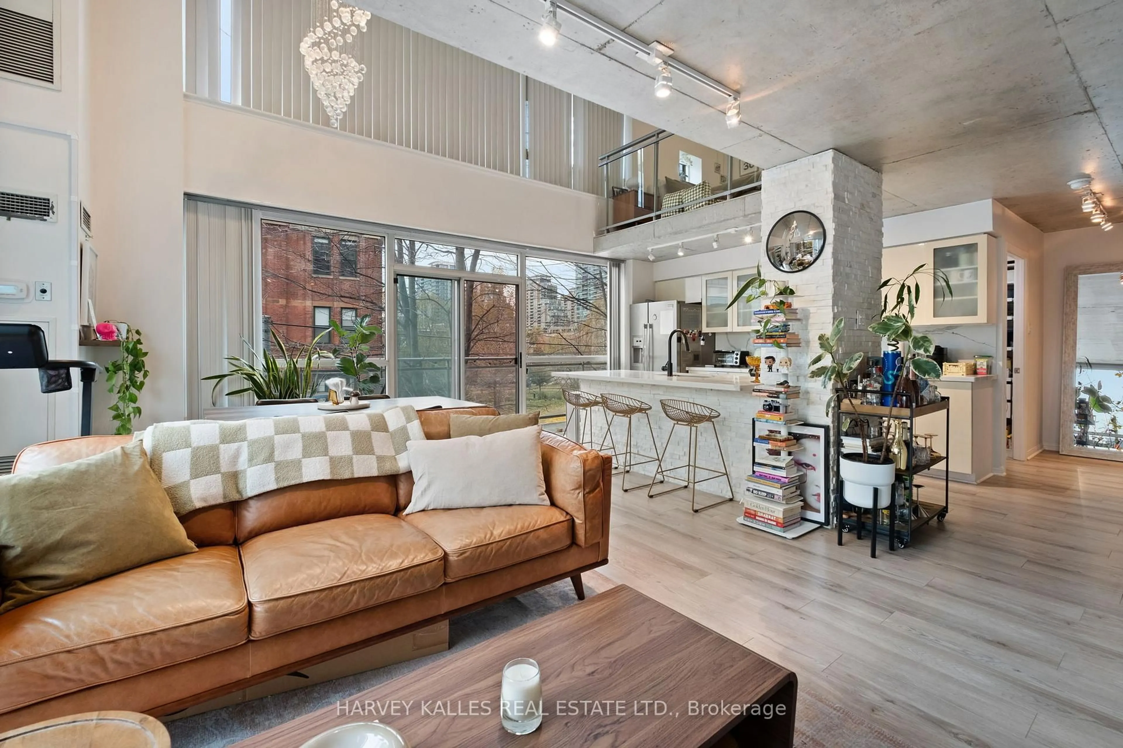 Open concept kitchen, unknown for 954 King St #314, Toronto Ontario M6K 3L9