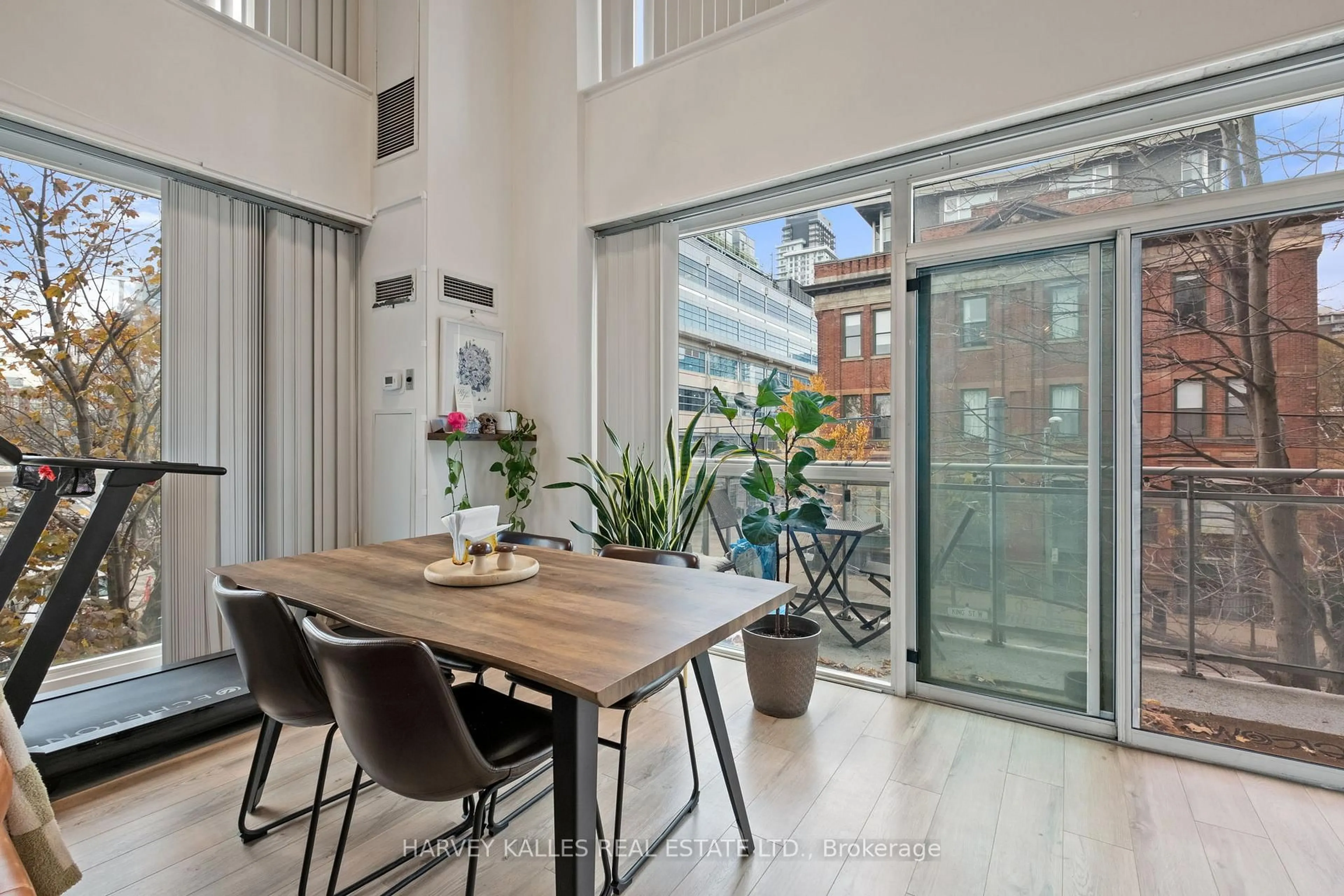 Unknown for 954 King St #314, Toronto Ontario M6K 3L9