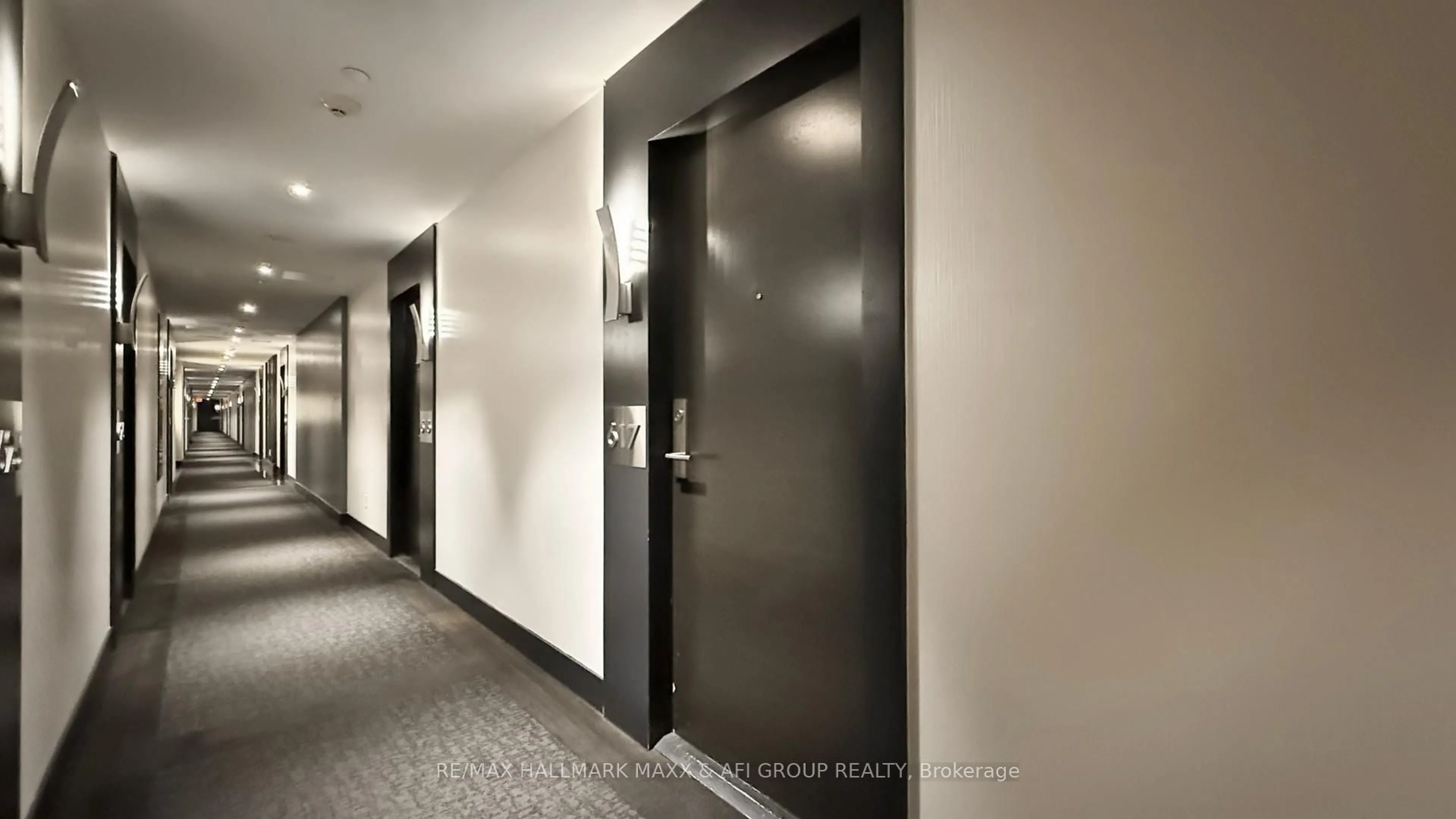 Indoor foyer for 399 Spring Garden Ave #617, Toronto Ontario M2N 3H6