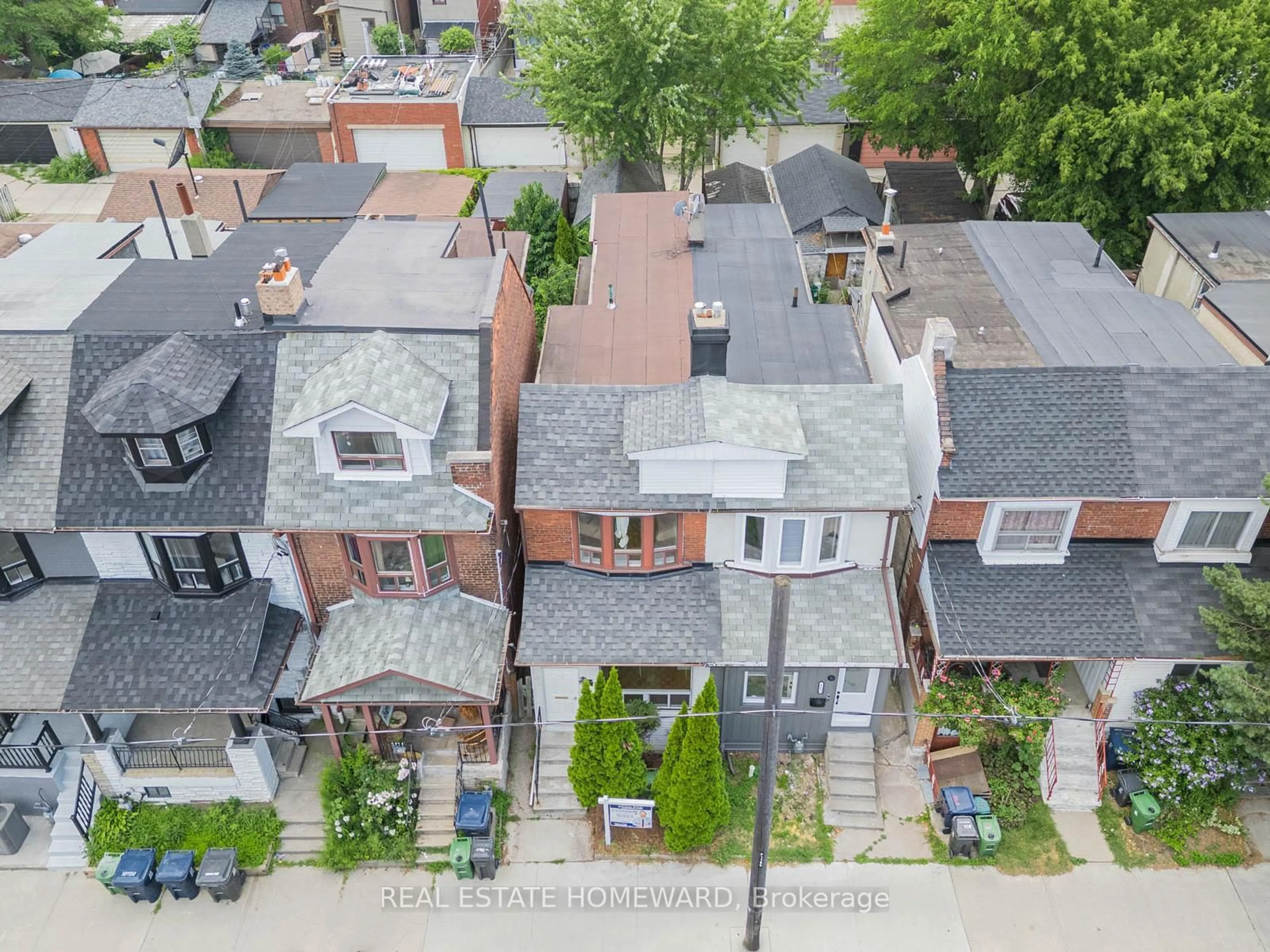 A pic from outside/outdoor area/front of a property/back of a property/a pic from drone, street for 1188 Ossington Ave, Toronto Ontario M6G 3W1