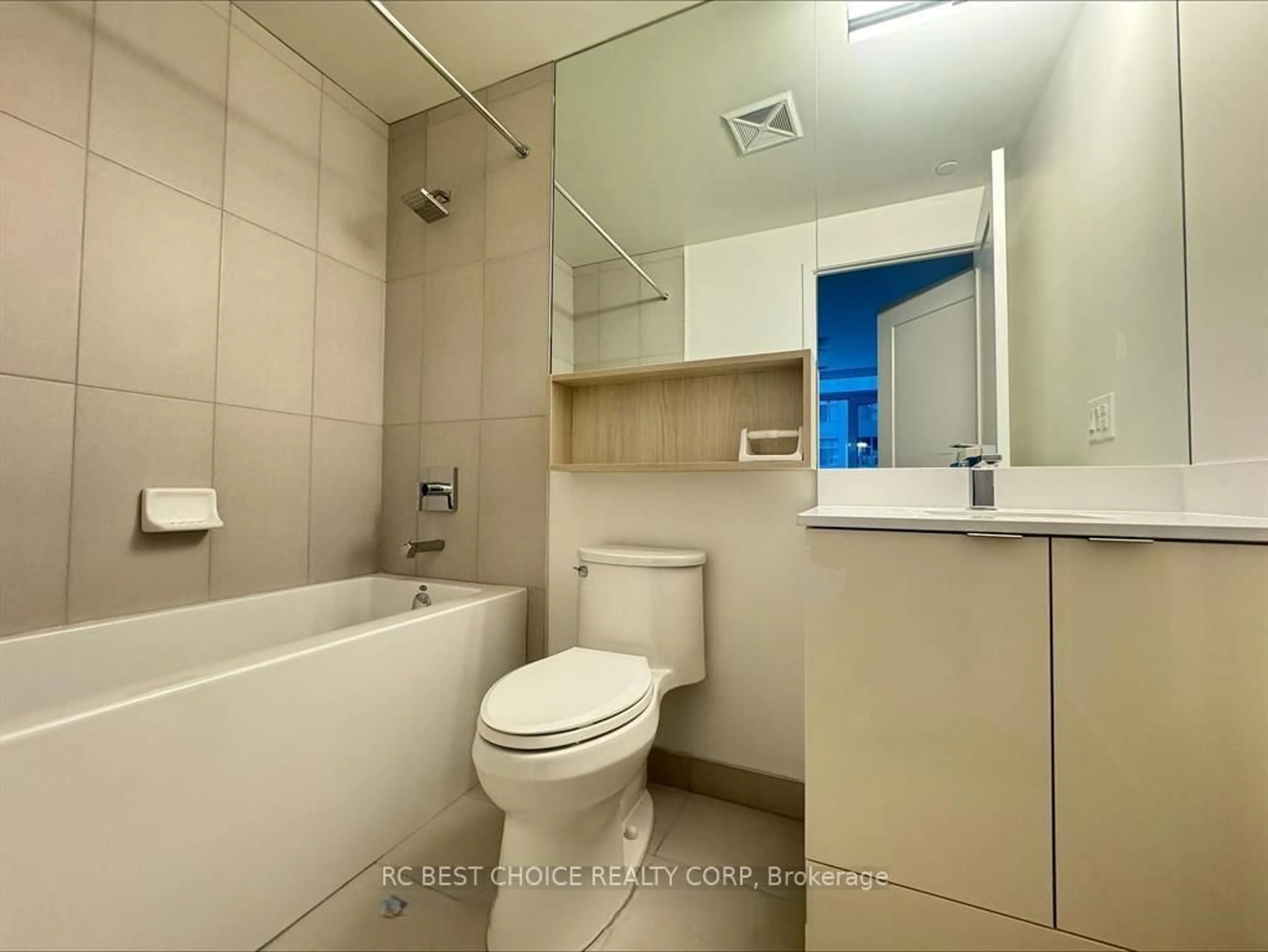 Standard bathroom, ceramic/tile floor for 70 Princess St #410 E, Toronto Ontario M5A 0X6