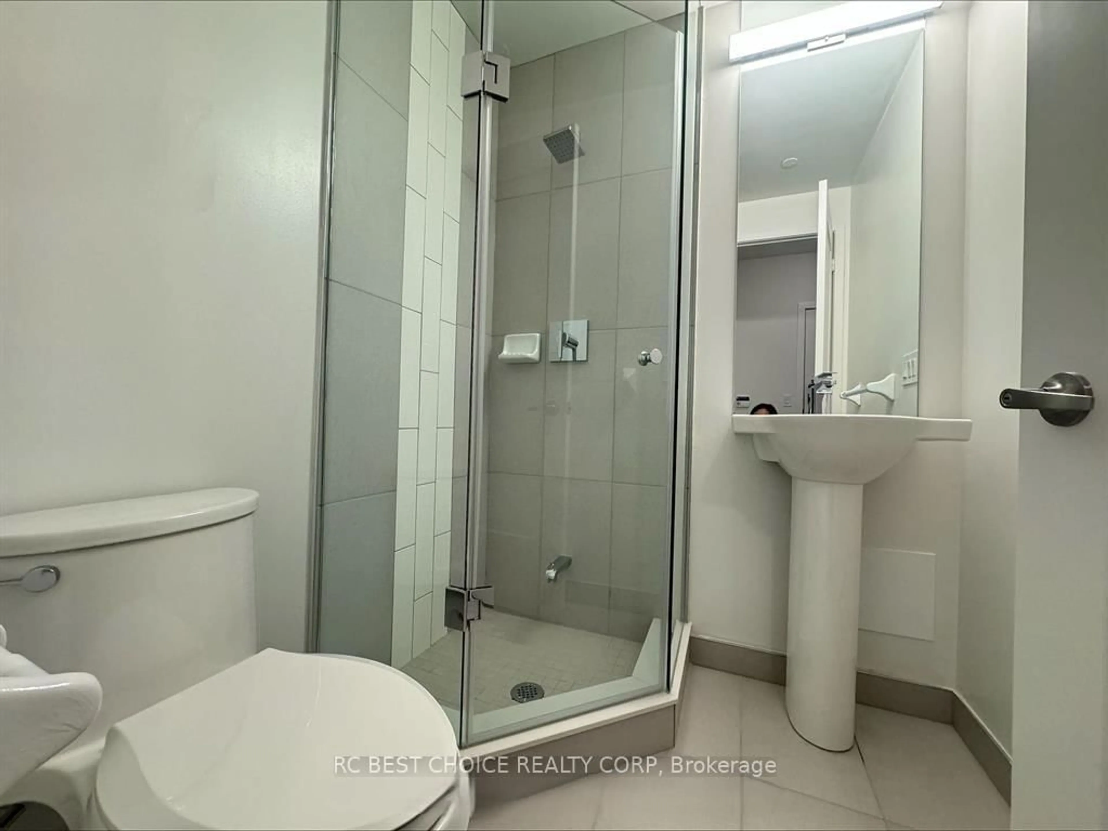 Standard bathroom, unknown for 70 Princess St #410 E, Toronto Ontario M5A 0X6