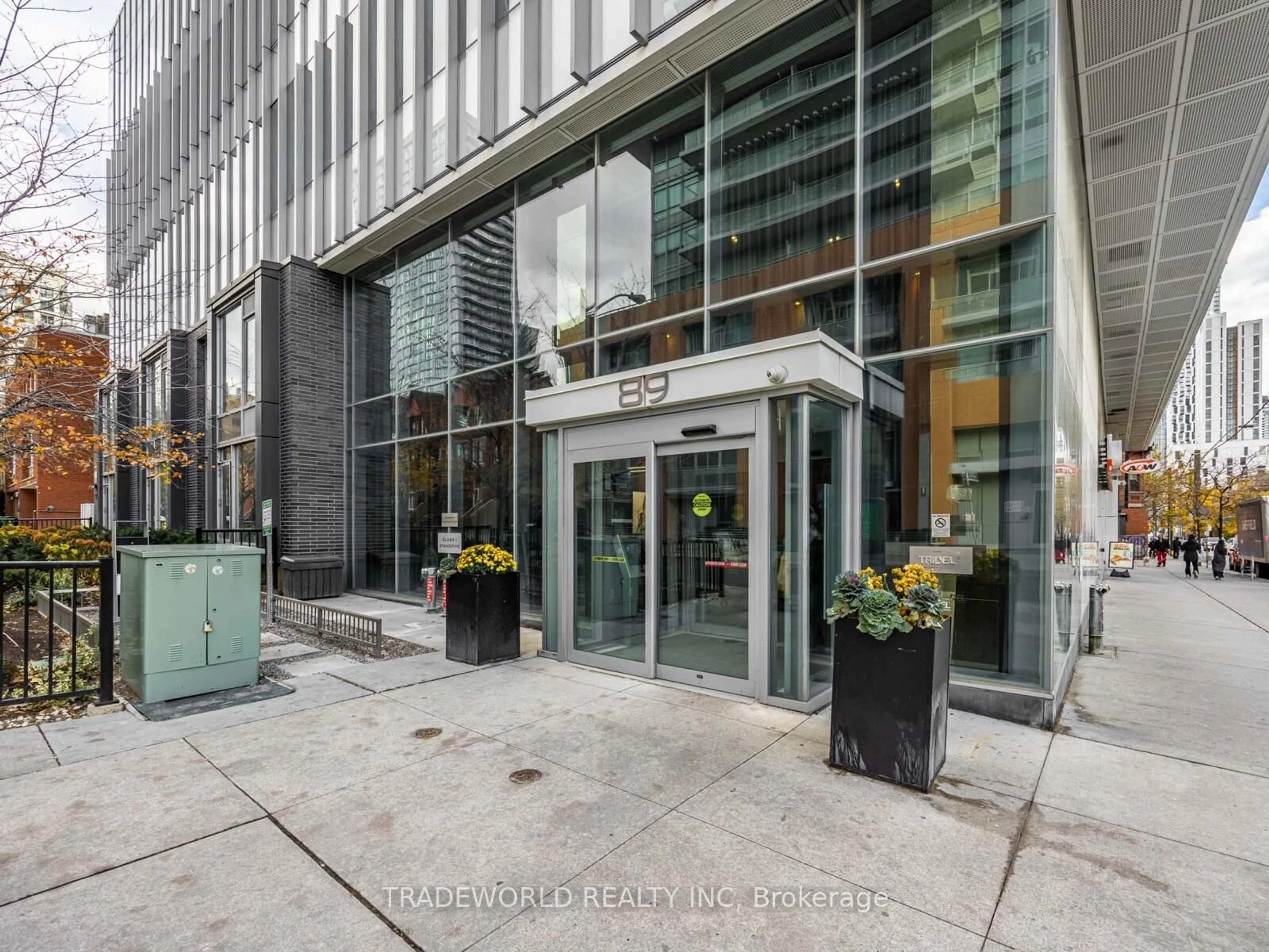 Indoor foyer for 89 Mcgill St #Ph03, Toronto Ontario M5B 0B1
