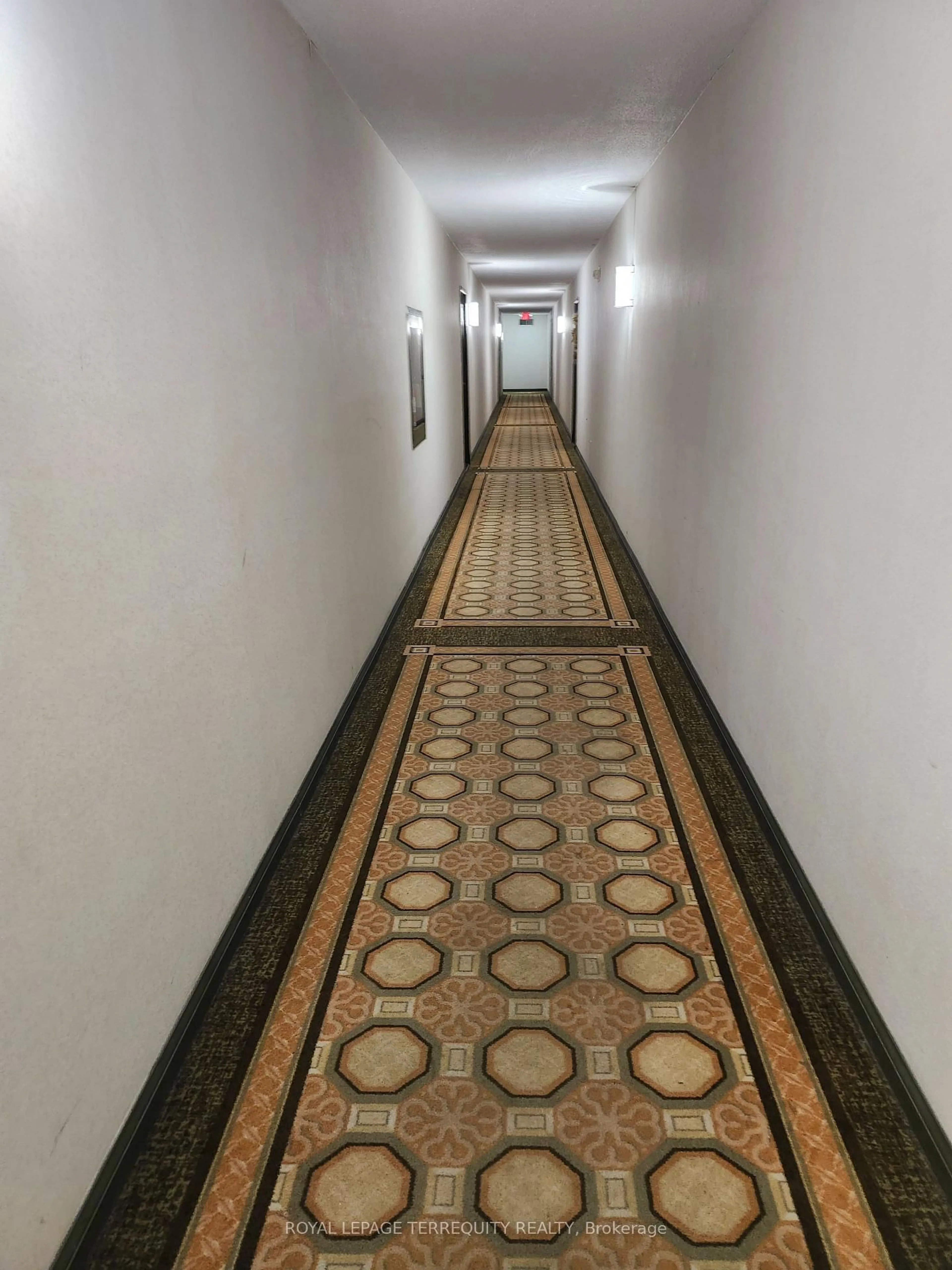 Indoor foyer for 30 Sunrise Ave #202, Toronto Ontario M4A 2R3