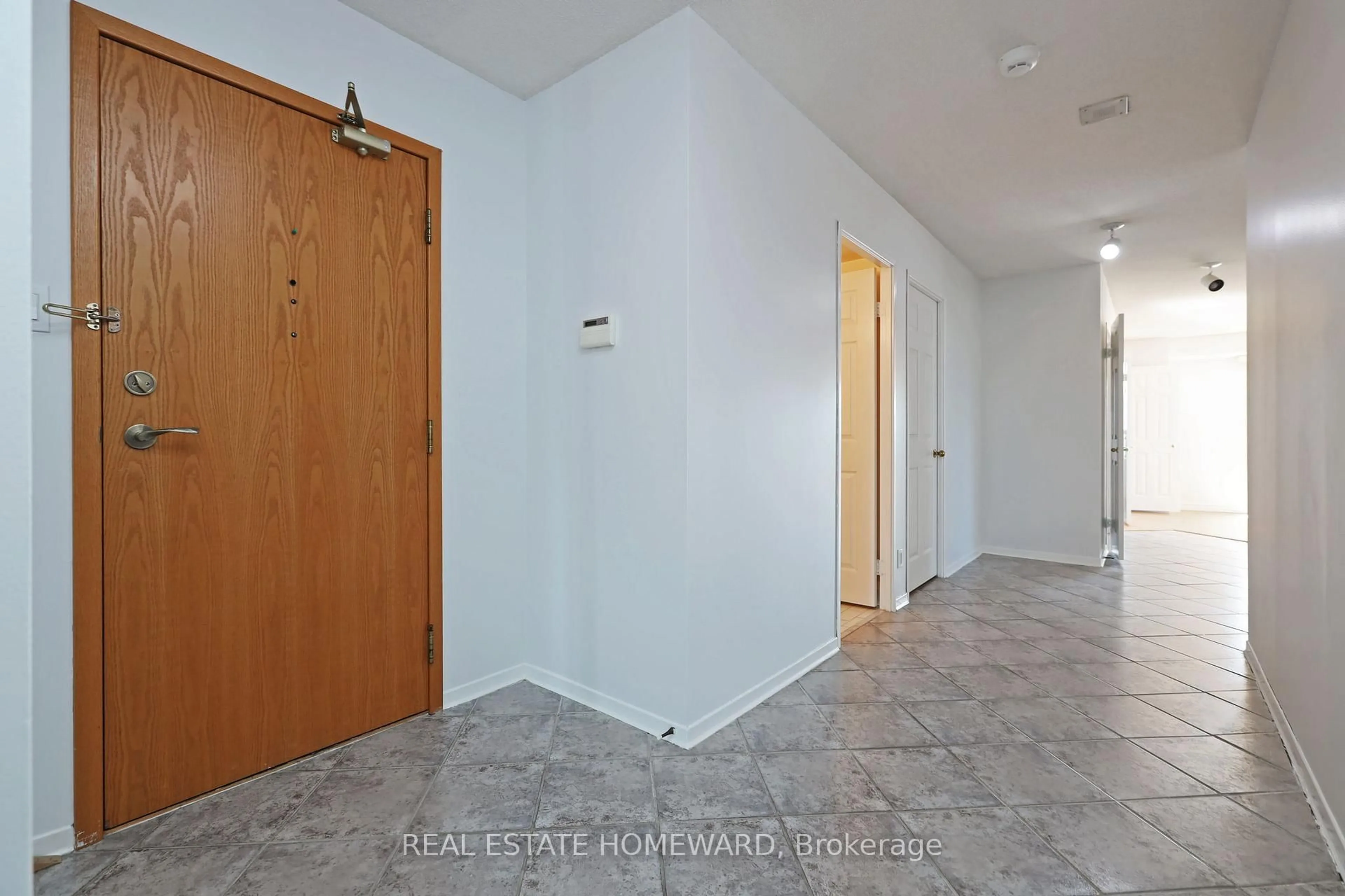 Indoor entryway for 215 Wynford Dr #801, Toronto Ontario M3C 3P5