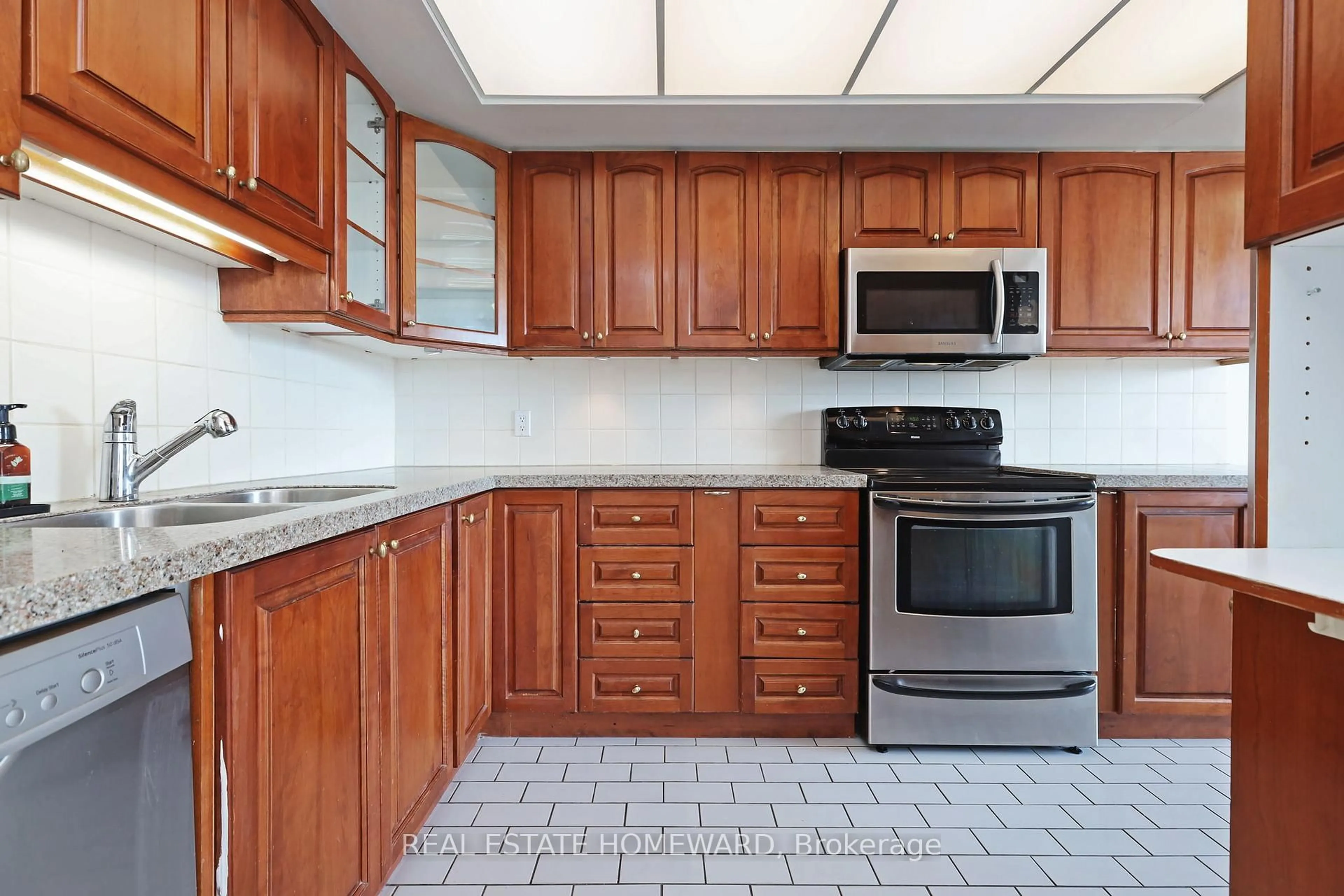 Standard kitchen, ceramic/tile floor for 215 Wynford Dr #801, Toronto Ontario M3C 3P5