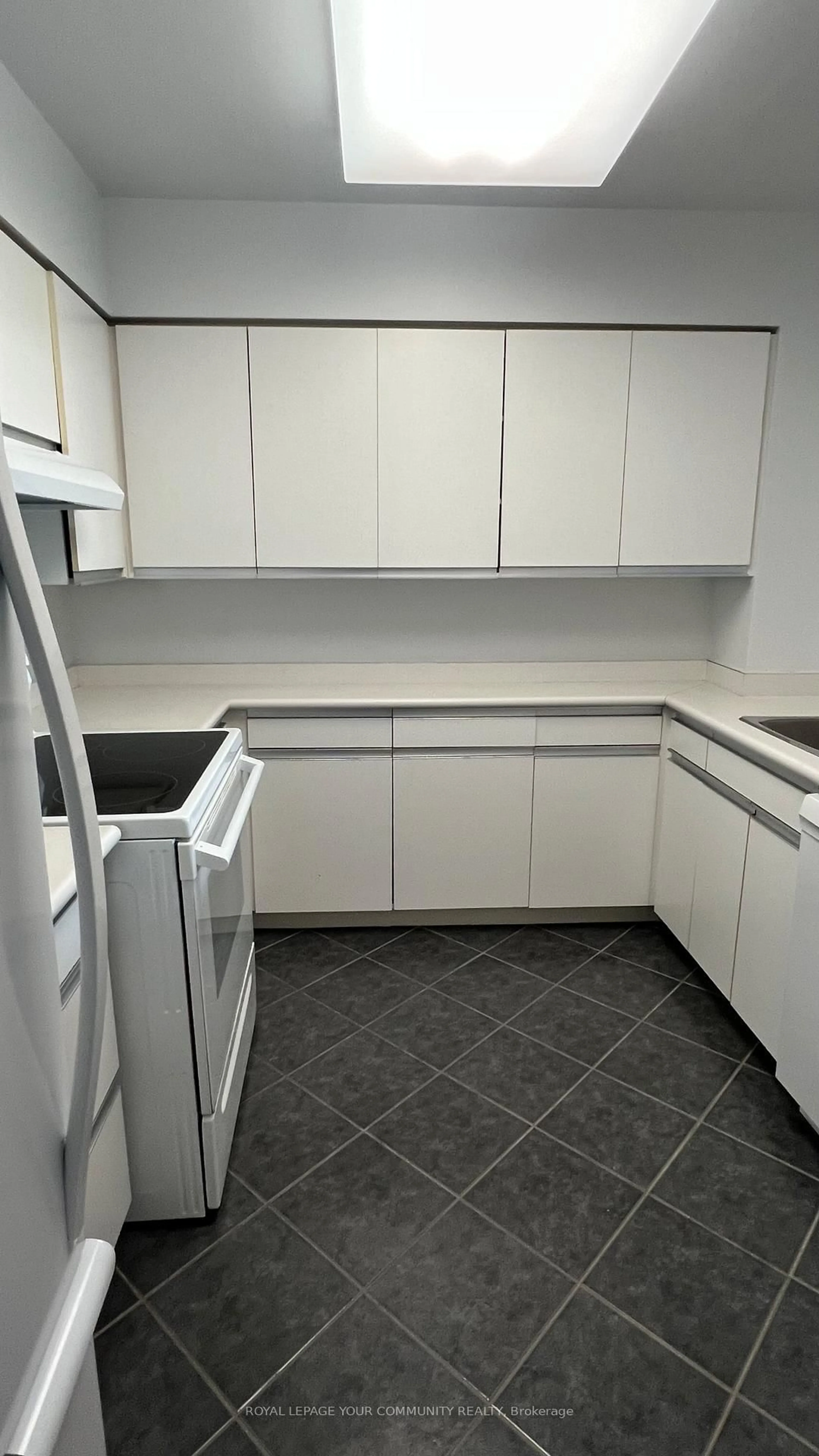 Standard kitchen, unknown for 11 Thorncliffe Pk Dr #714, Toronto Ontario M4H 1P3