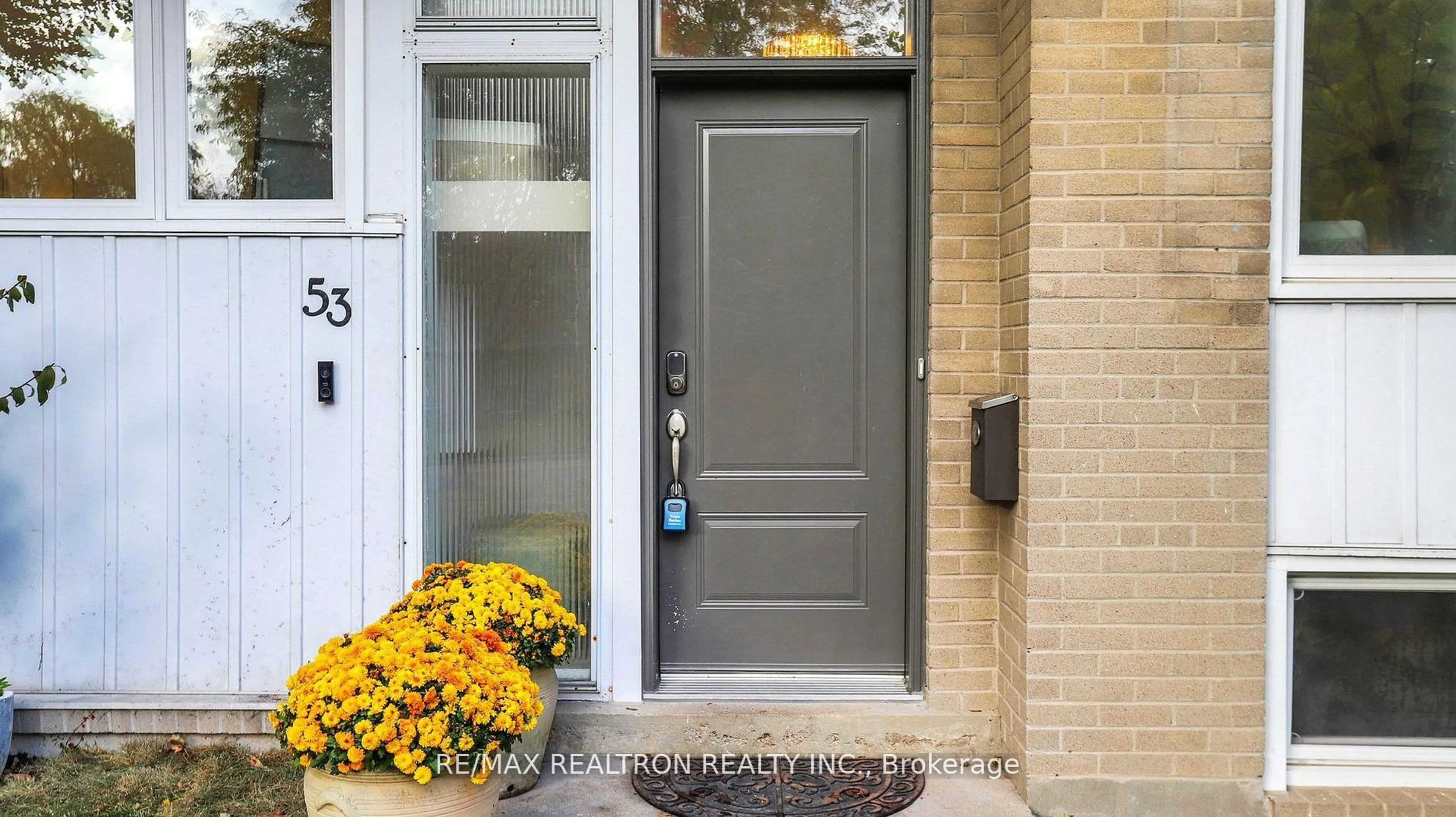 Indoor entryway for 53 Wallingford Rd, Toronto Ontario M3A 2V2