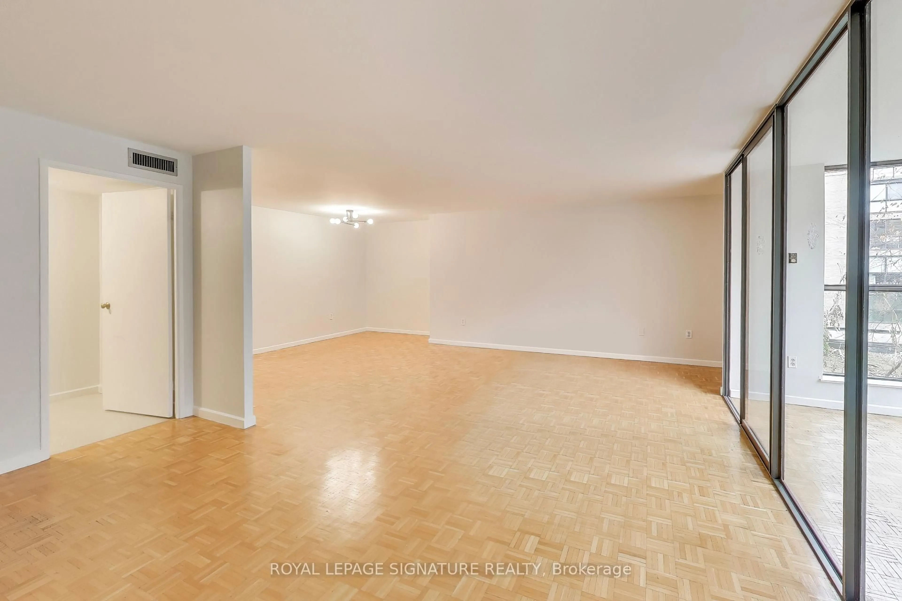 A pic of a room for 80 Front St #502, Toronto Ontario M5E 1T4