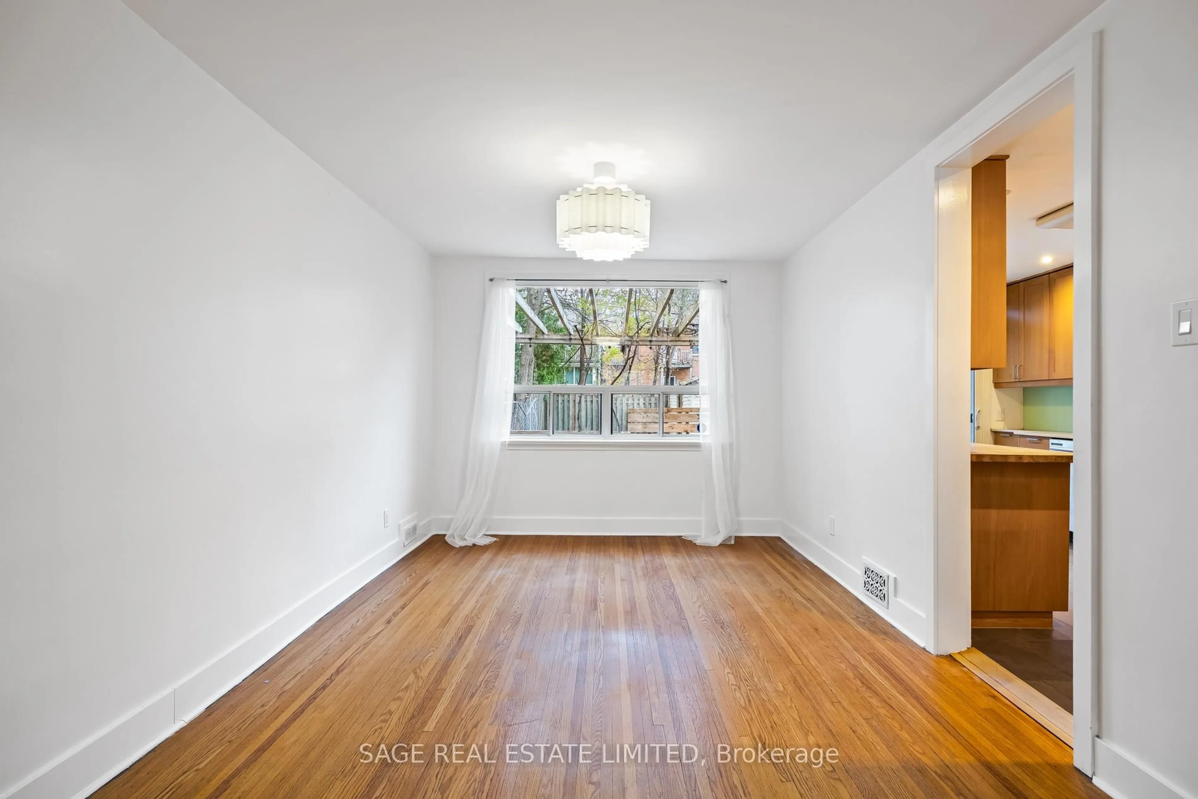 Unknown for 27 Peveril Hill, Toronto Ontario M6C 3A9