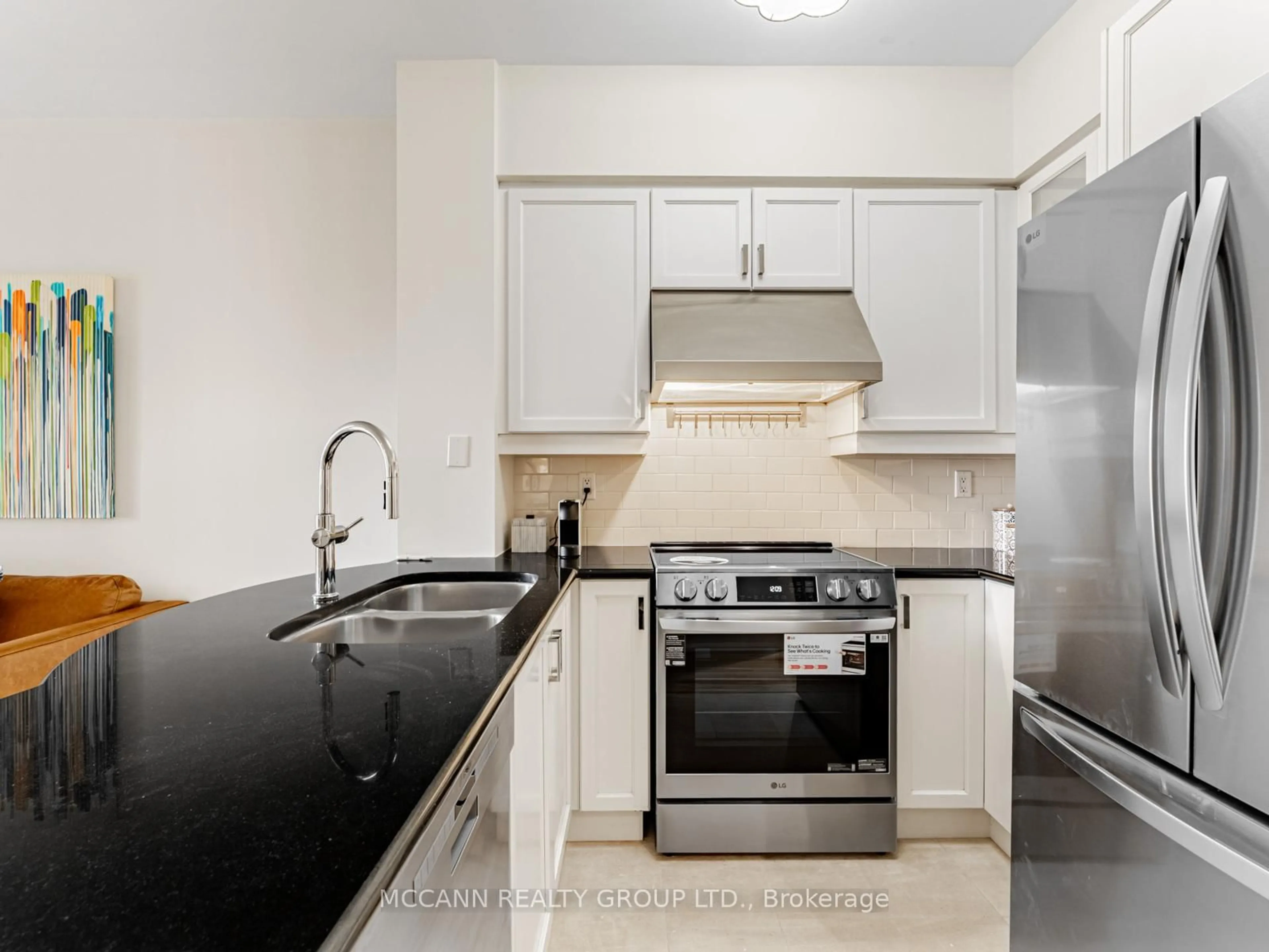Standard kitchen, unknown for 99 Avenue Rd #607, Toronto Ontario M5R 2G5