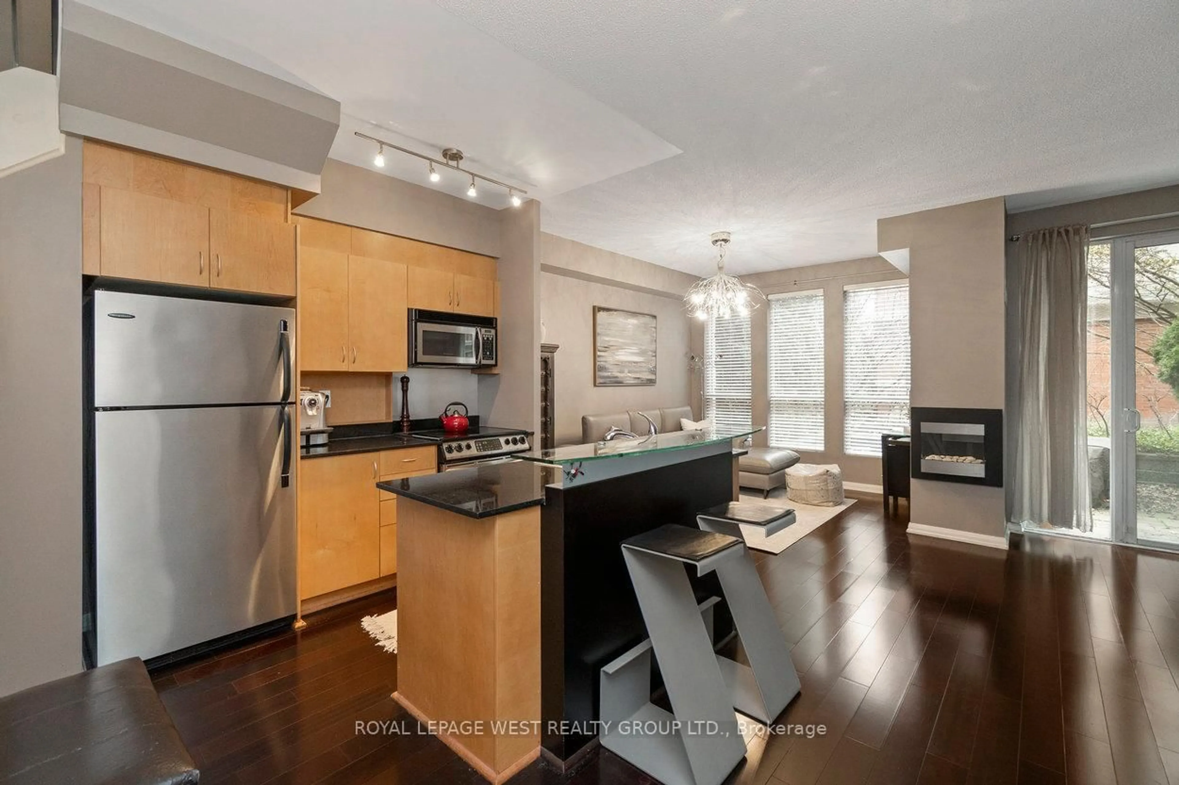 Open concept kitchen, wood/laminate floor for 25 Soho St #P113, Toronto Ontario M5T 3L8