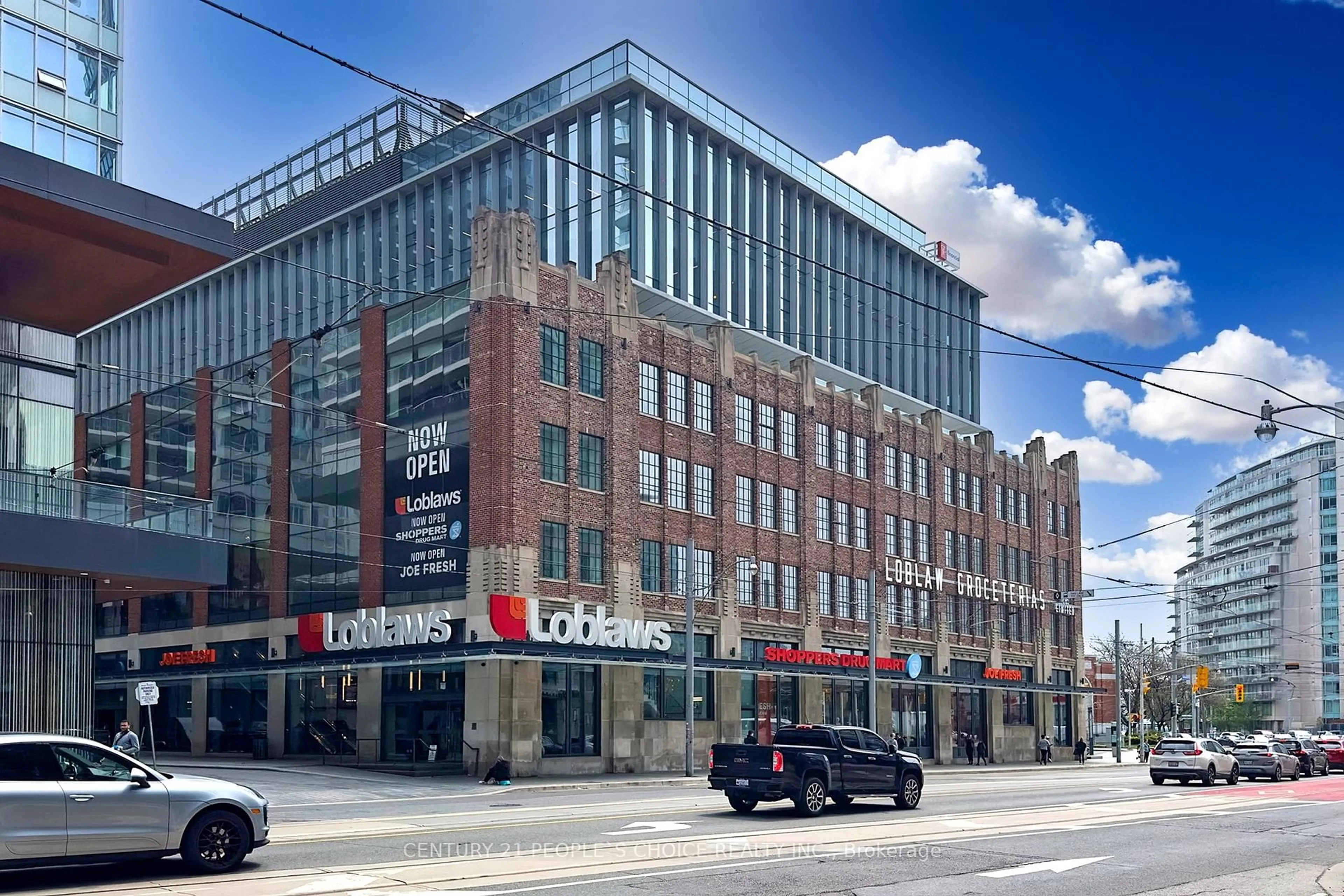 Indoor foyer for 17 Bathurst St #1006, Toronto Ontario M5V 0N1