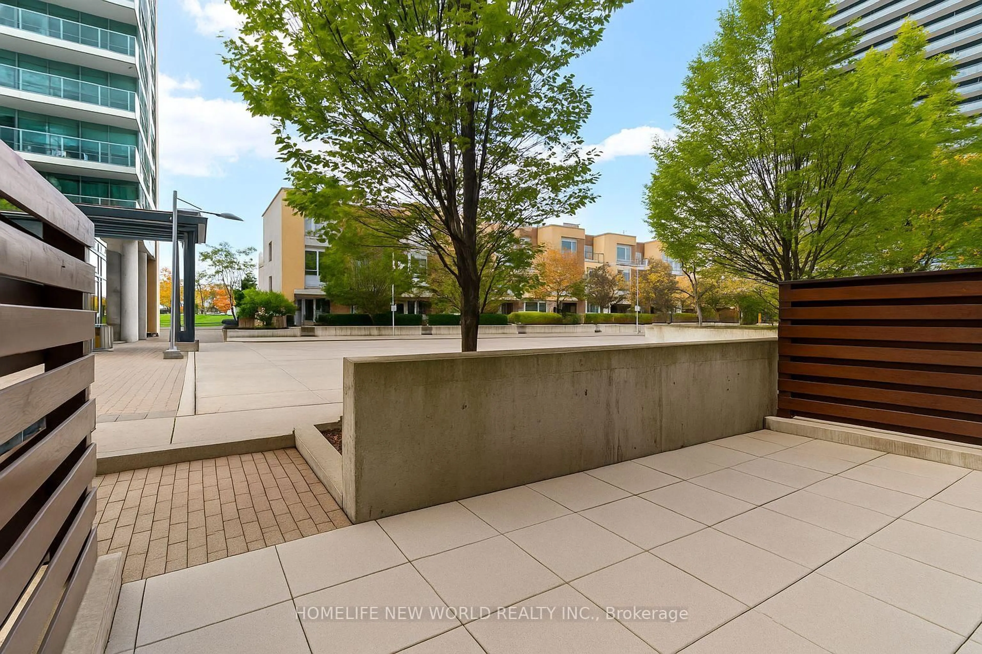 Patio, street for 19 Singer Crt #Th2, Toronto Ontario M2K 0B2