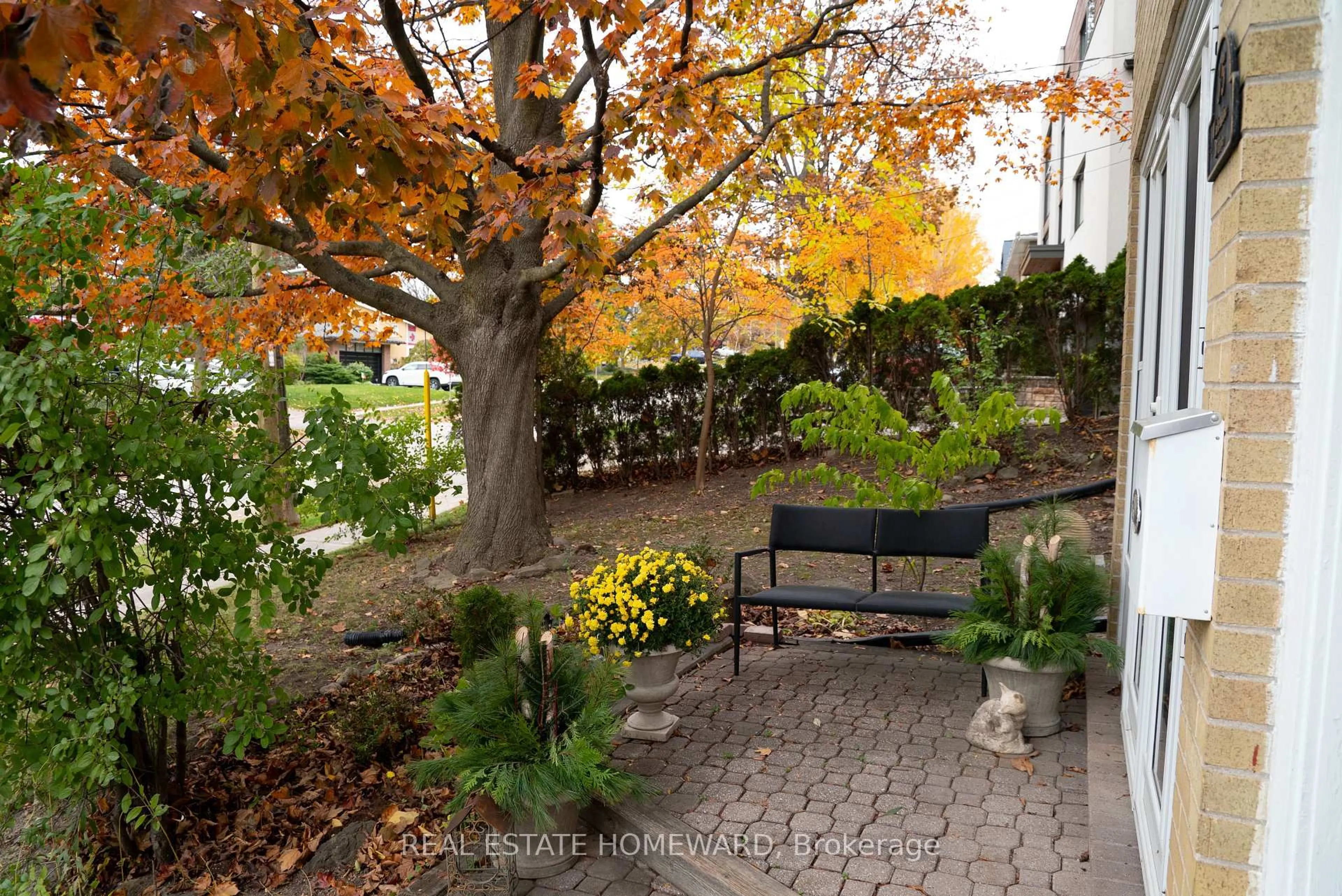 Patio, street for 35 Valentine Dr, Toronto Ontario M3A 3J7