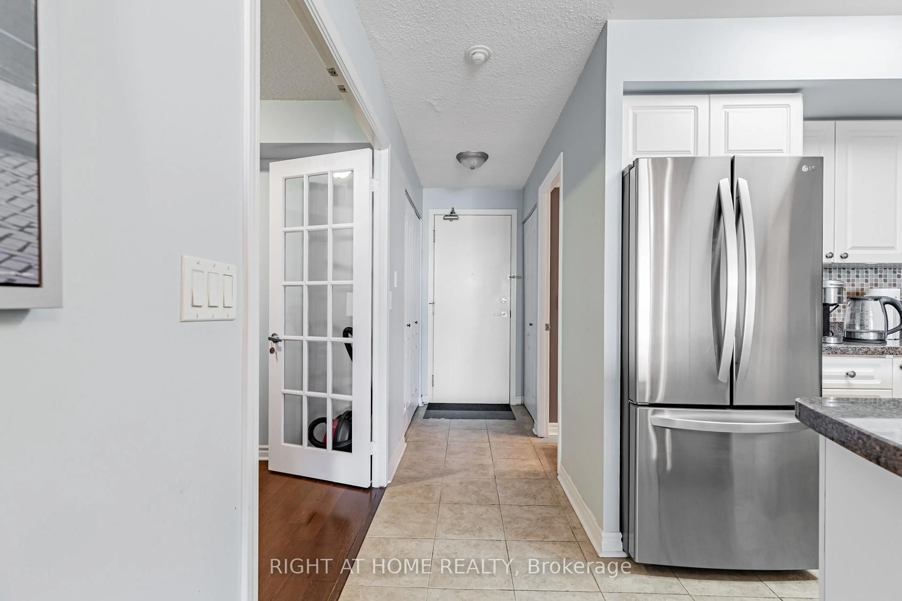 Indoor entryway for 17 Barberry Pl #1805, Toronto Ontario M2K 3E2