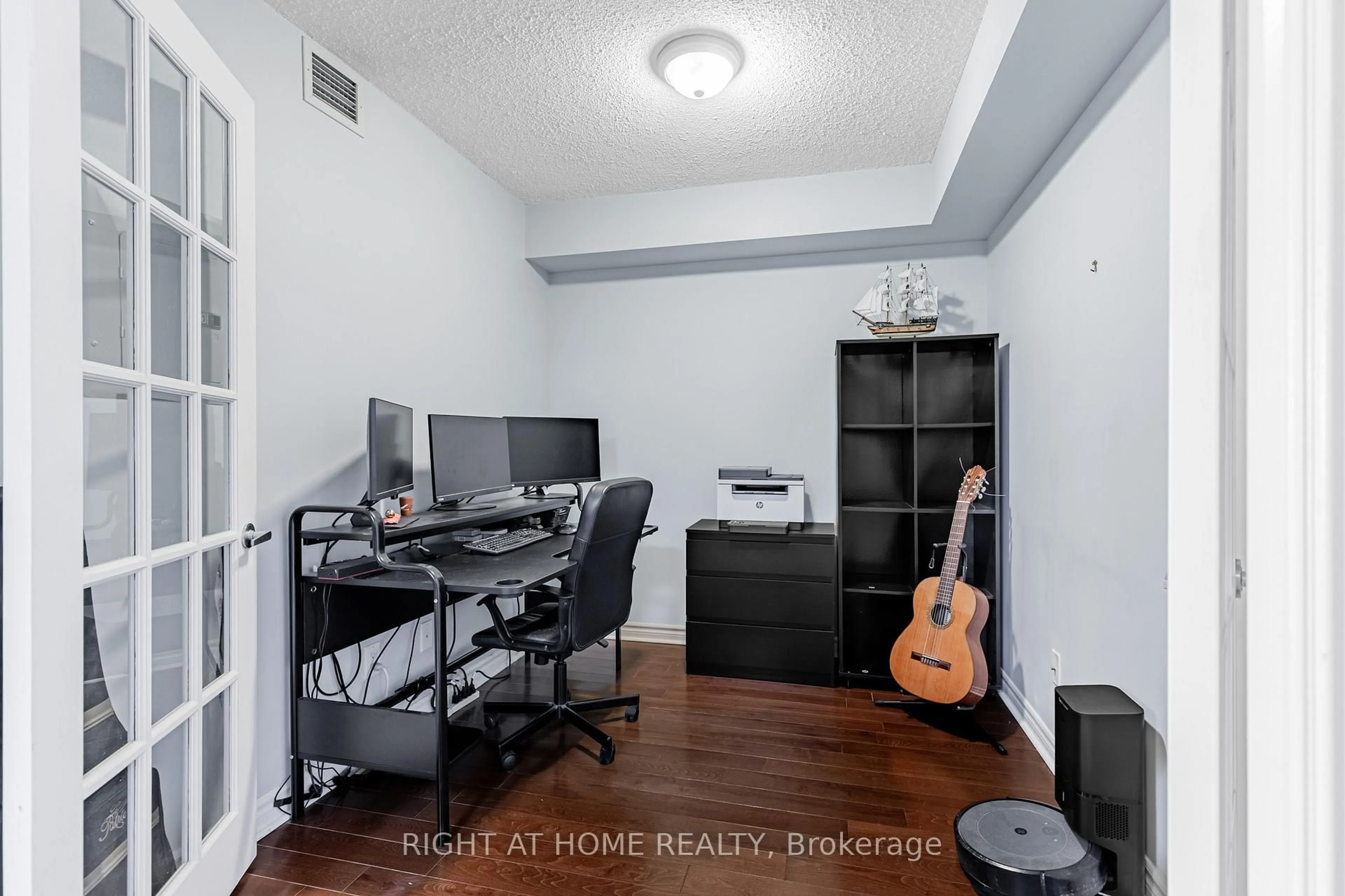 A pic of a room for 17 Barberry Pl #1805, Toronto Ontario M2K 3E2