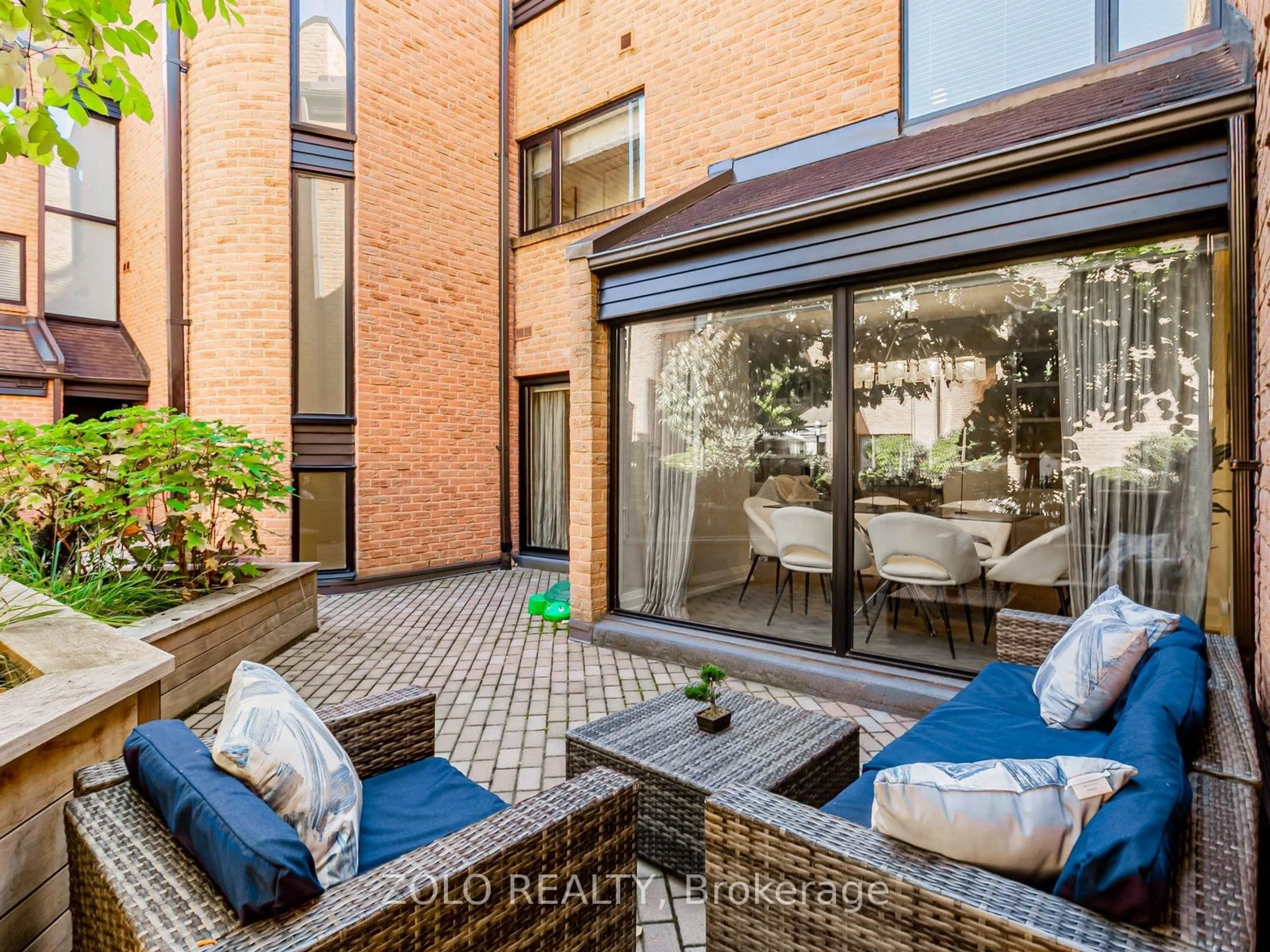 Patio, street for 10 Walker Ave #109, Toronto Ontario M4V 1G2