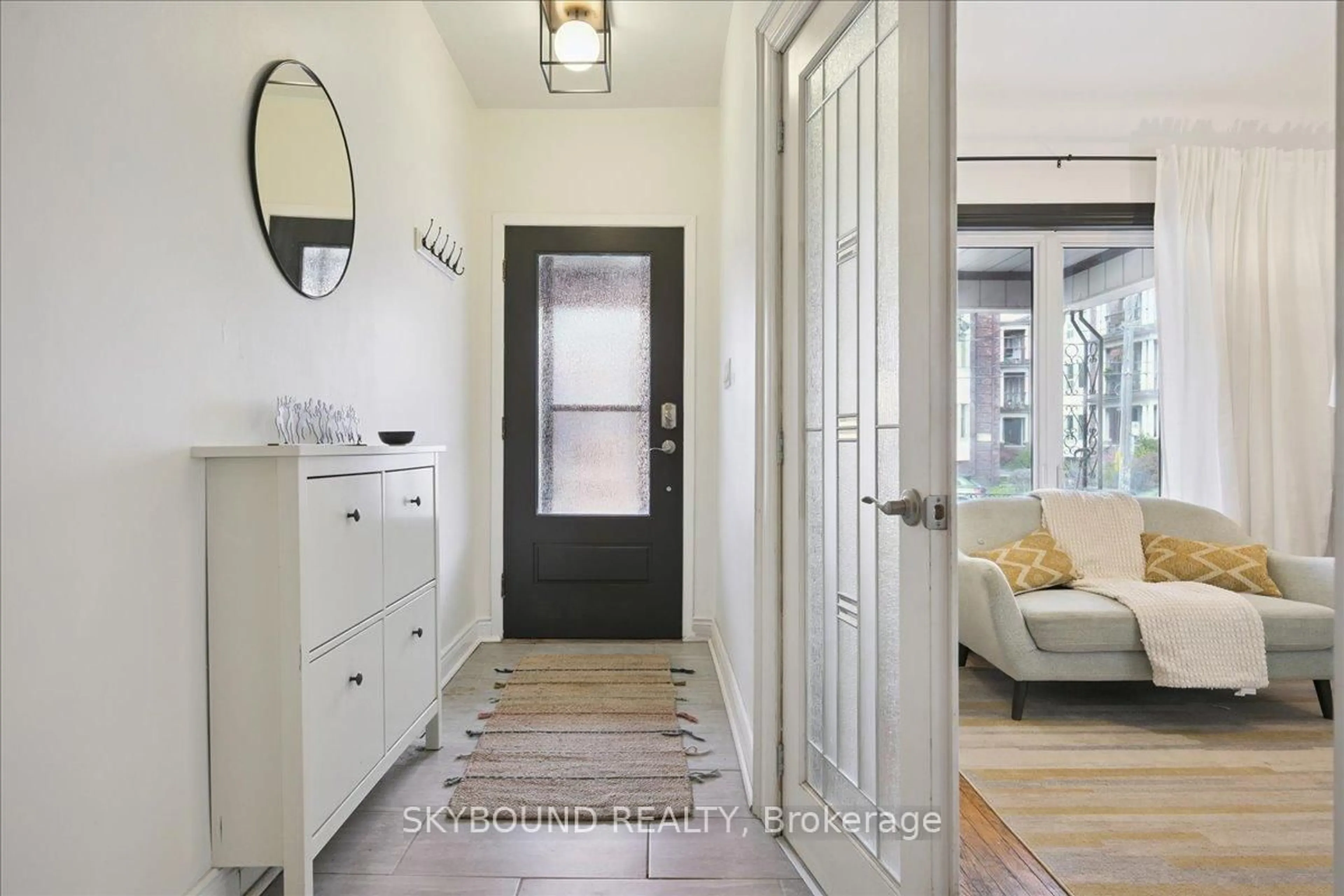 Indoor entryway for 1051 College St, Toronto Ontario M6H 1B1