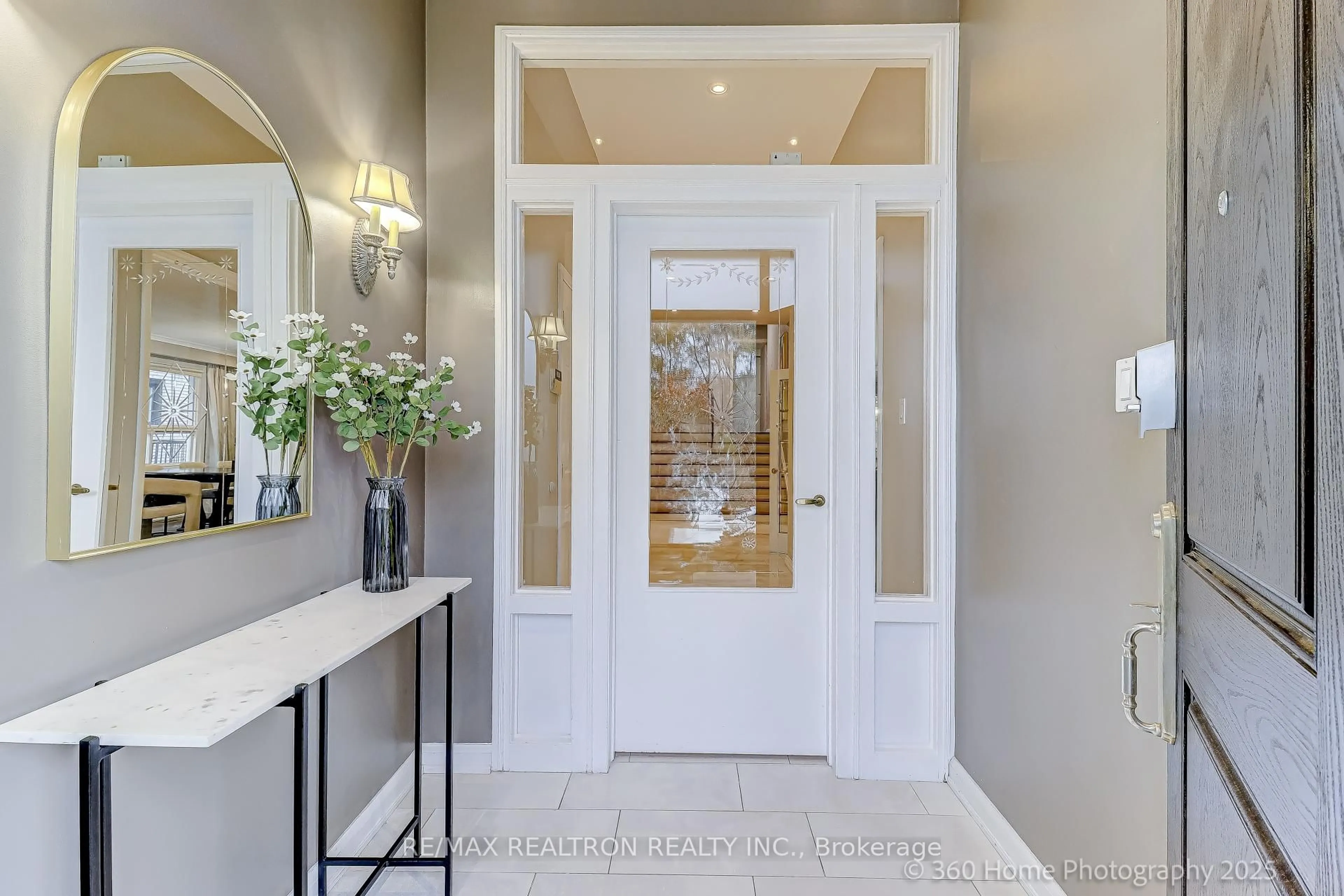 Indoor entryway for 81 Sultana Ave, Toronto Ontario M6A 1T4