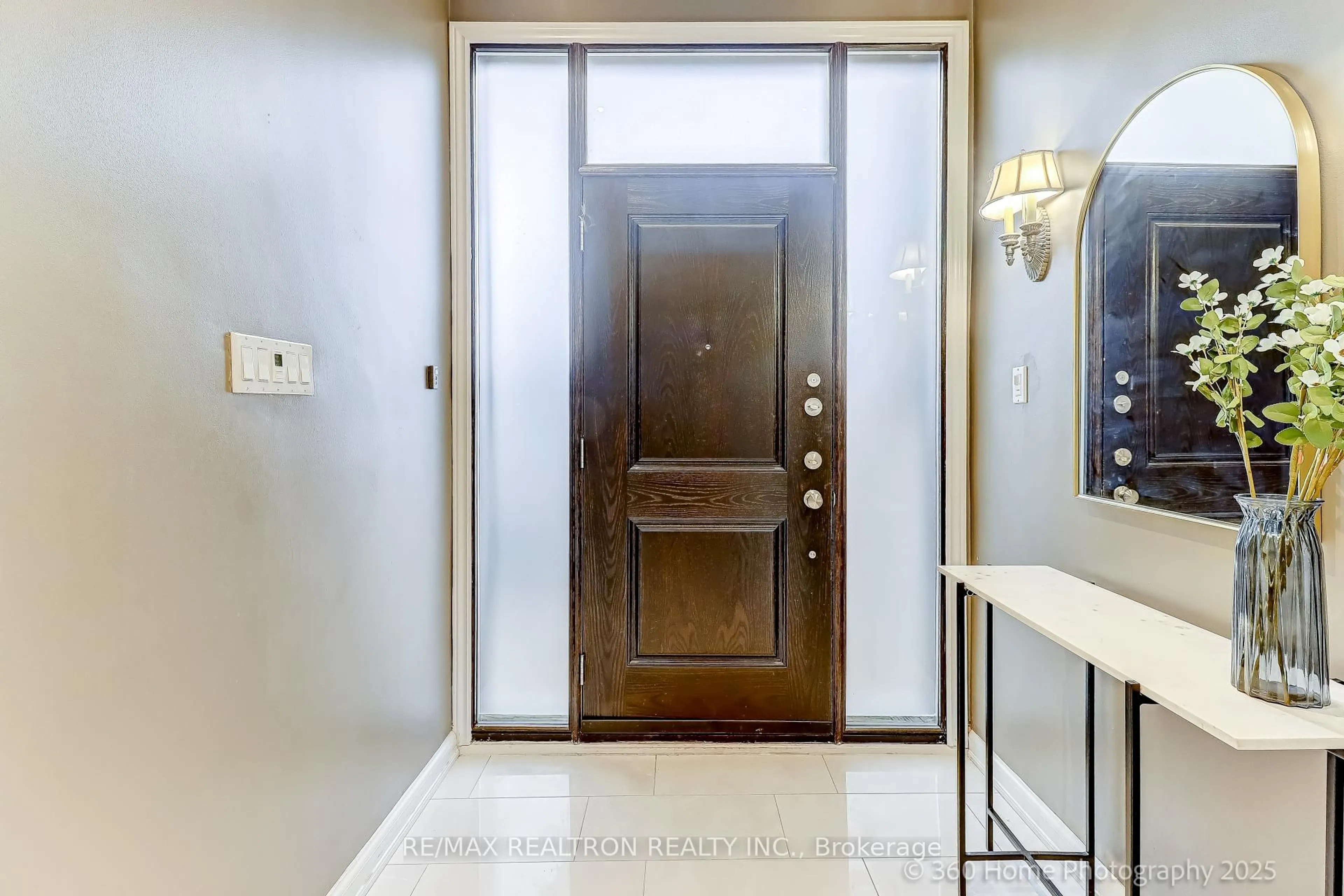 Indoor entryway for 81 Sultana Ave, Toronto Ontario M6A 1T4