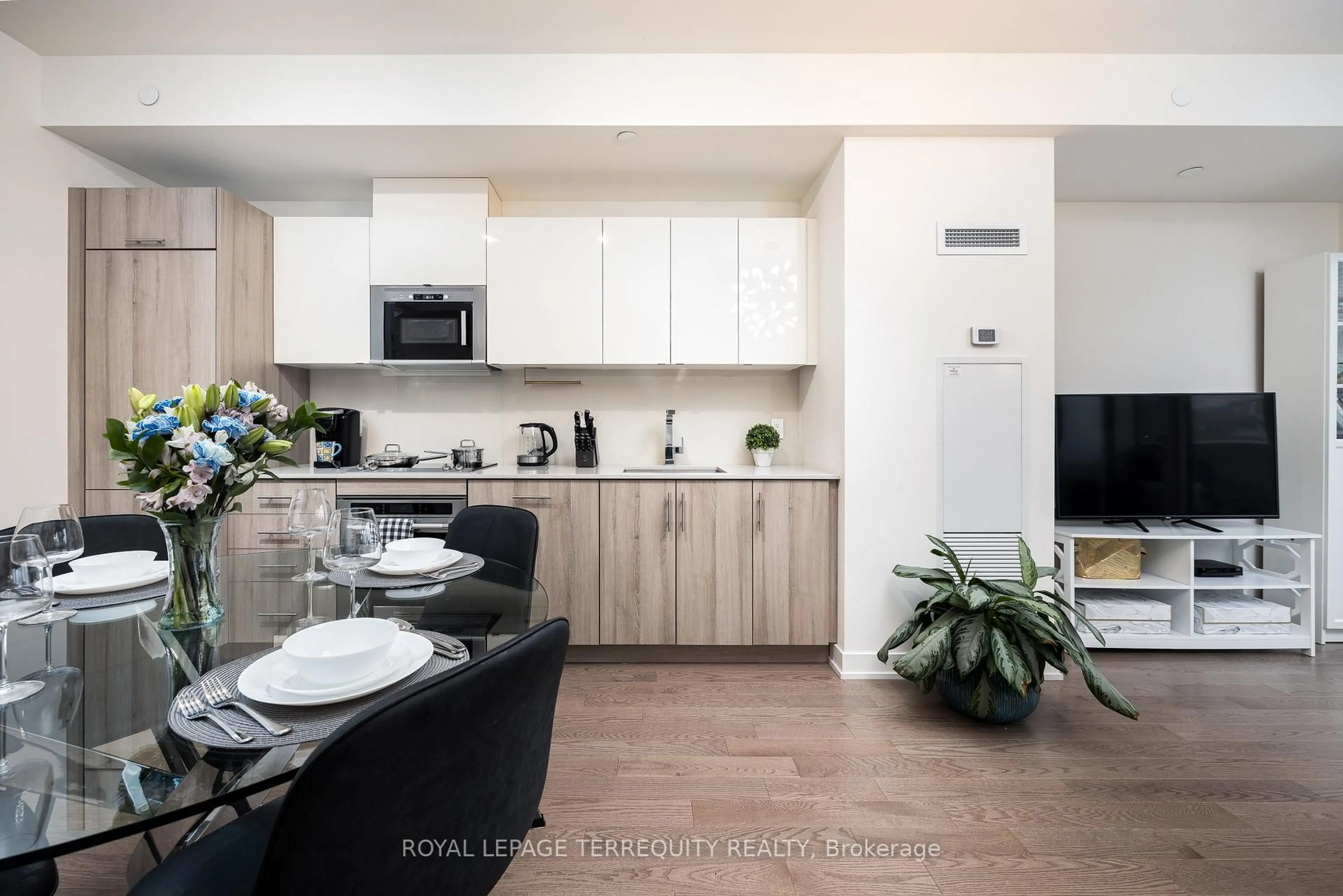 Open concept kitchen, unknown for 330 Richmond St #610, Toronto Ontario M5V 0M4