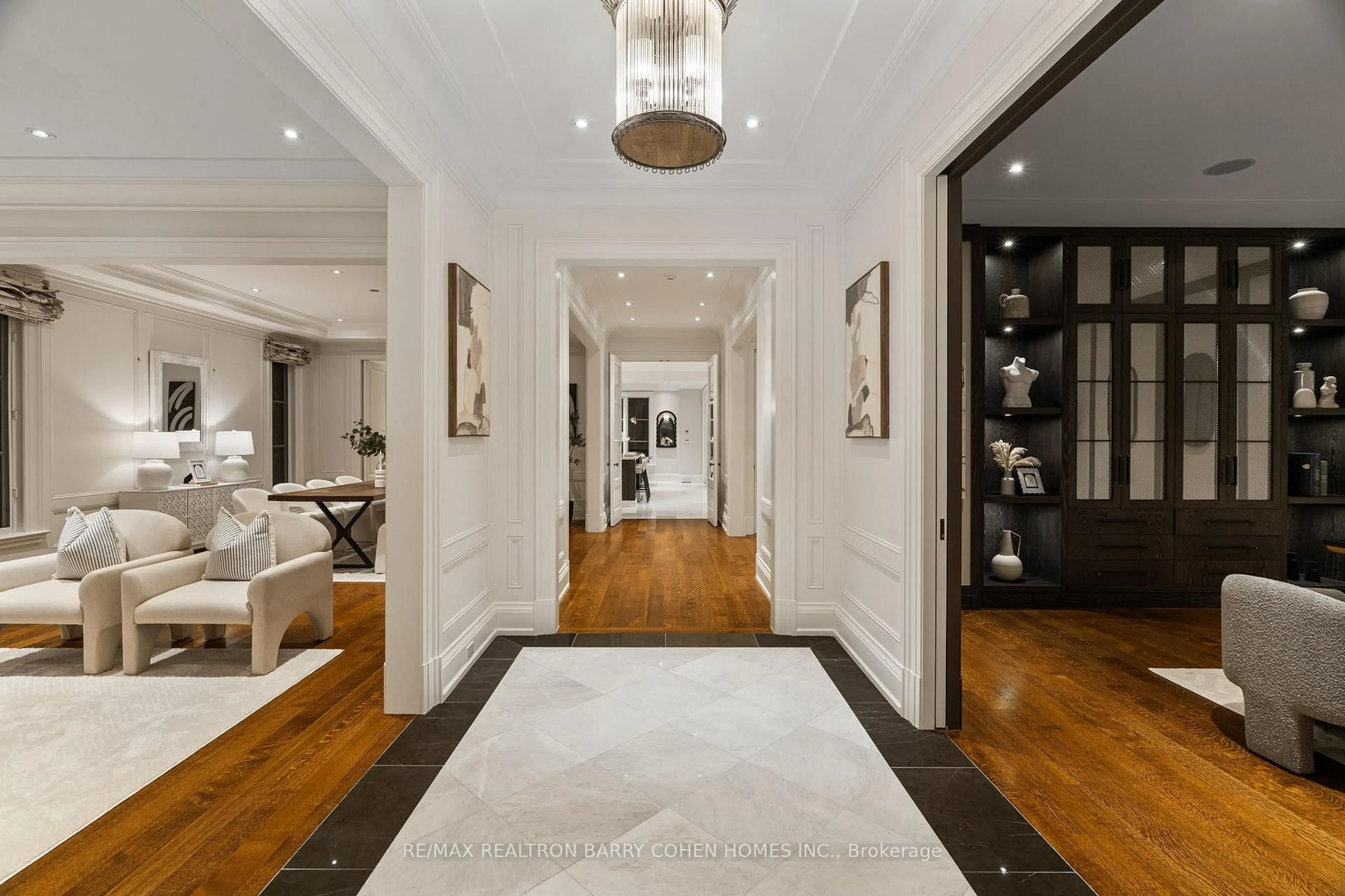 Indoor foyer for 33 Blyth Hill Rd, Toronto Ontario M4N 3L6