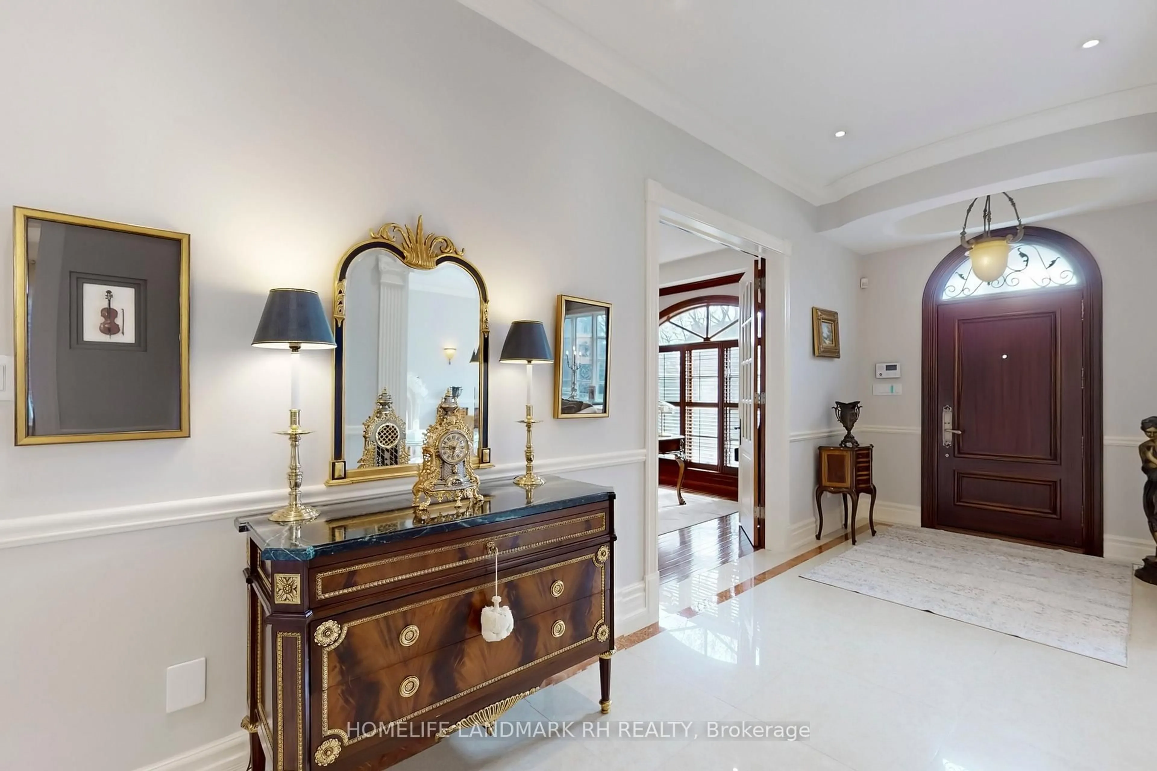 Indoor foyer for 316 Byng Ave, Toronto Ontario M2N 4L5