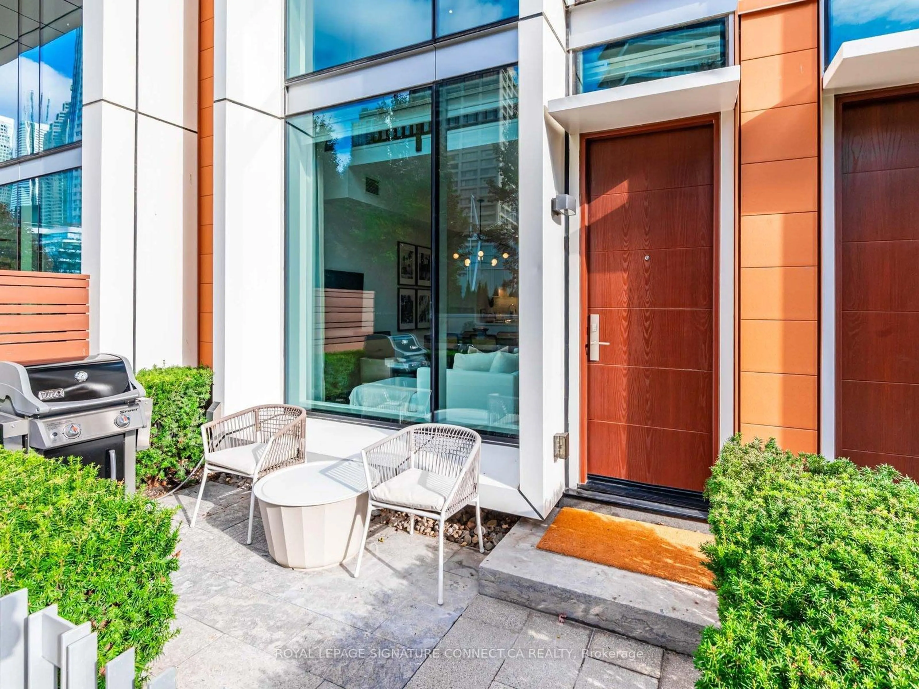 Unknown for 39 Queens Quay #TH132, Toronto Ontario M5E 0A5