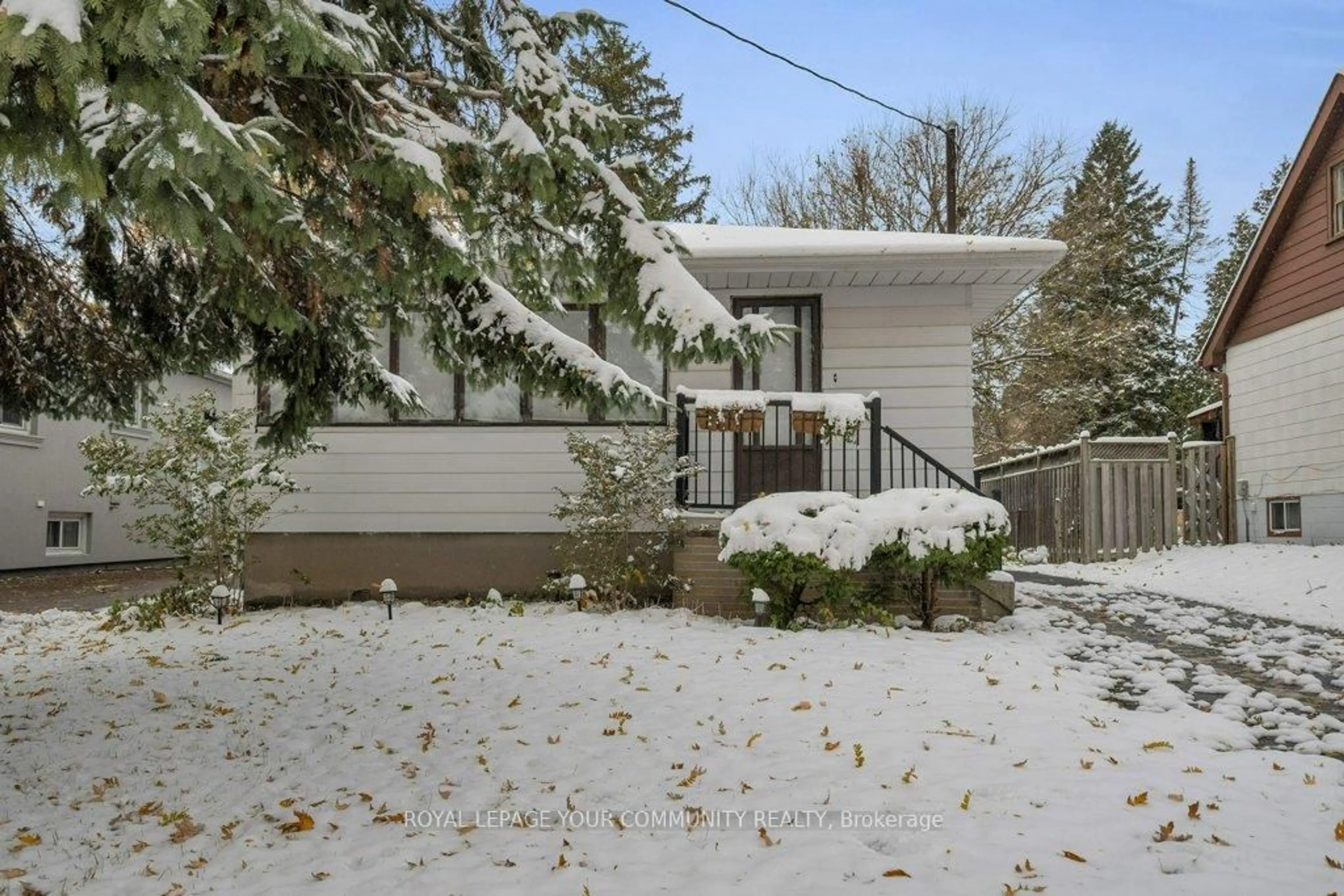 Patio, street for 184 Hendon Ave, Toronto Ontario M2M 1A7
